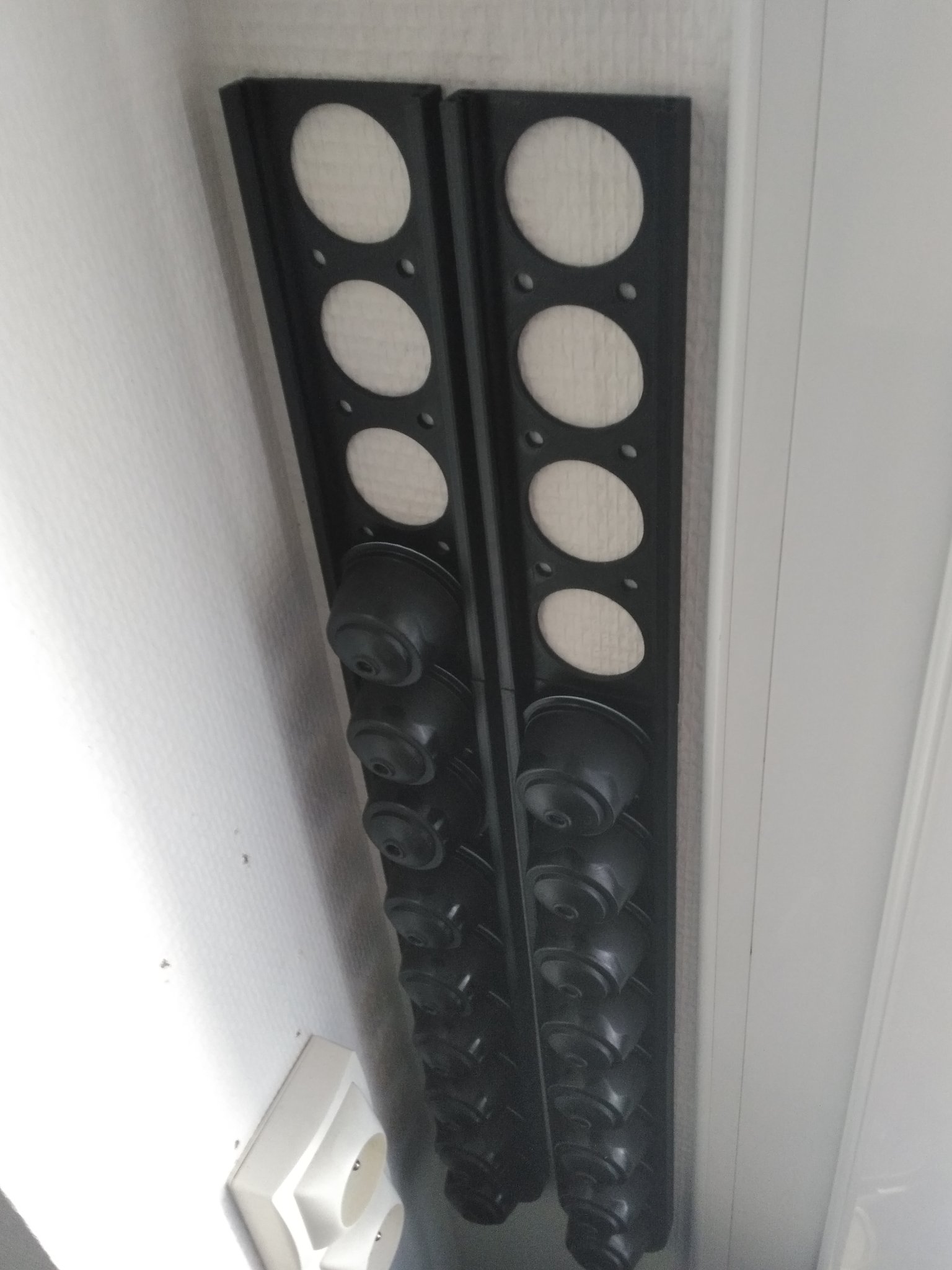 Giá đỡ viên nén Dolce Gusto treo tường đơn giản