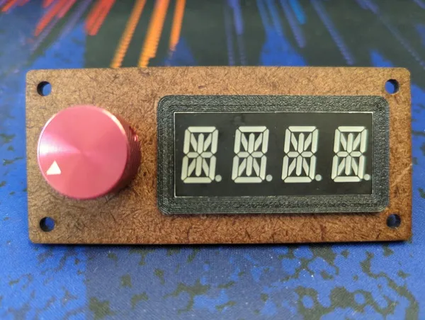 Bảng điều khiển gắn kết hiển thị 7 hoặc 14 đoạn của Ada...