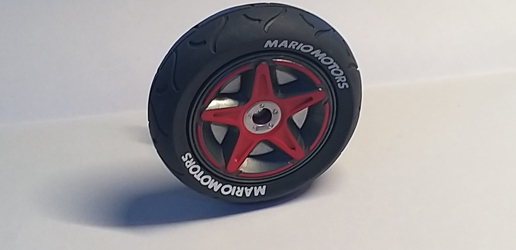 Thay thế lốp xe mô hình cho Carrera RC Luigi Mario Kart