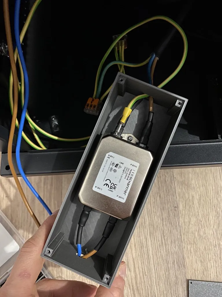 Bộ lọc EMI Schaffner 20A trong hộp bảo vệ