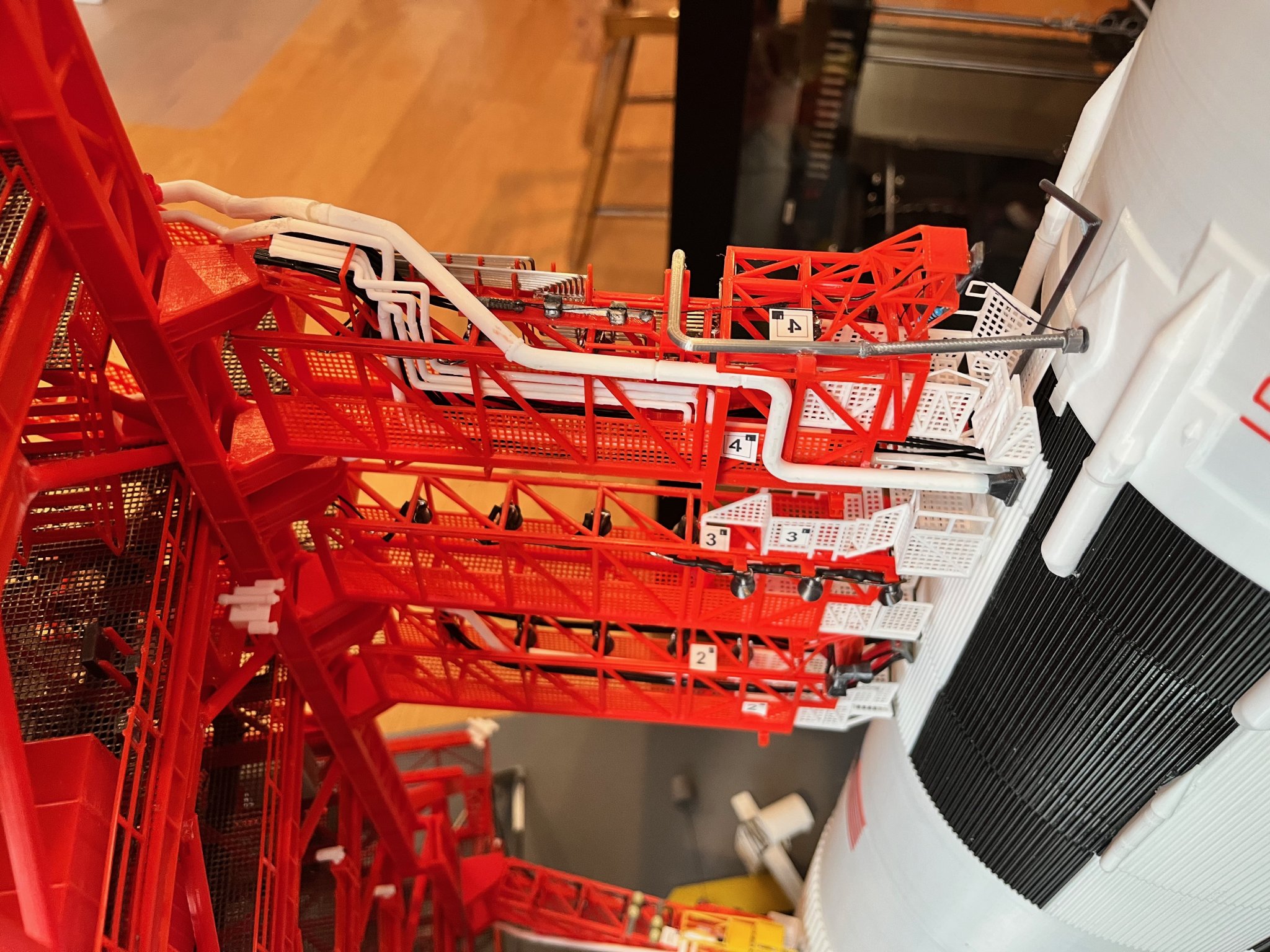 Cánh tay xoay Apollo LUT số 4 cho tháp umbilical