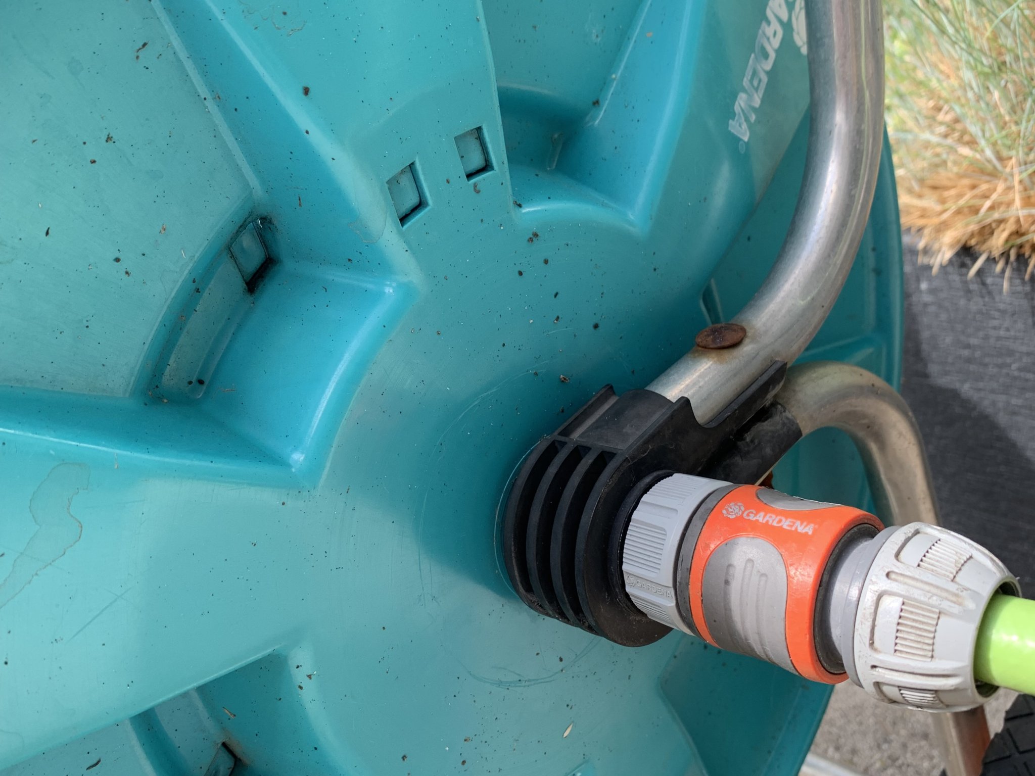 Sửa chữa trục nối ống nước cho xe đẩy Gardena