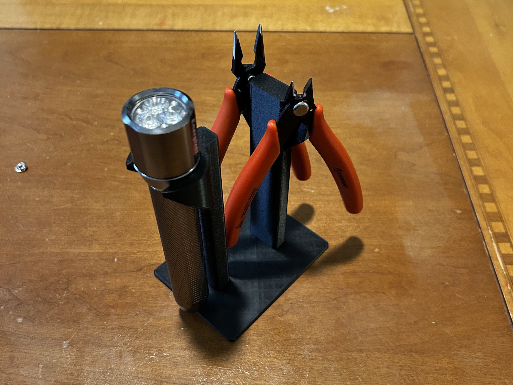 Giá đỡ công cụ nhỏ cho đèn pin và kìm