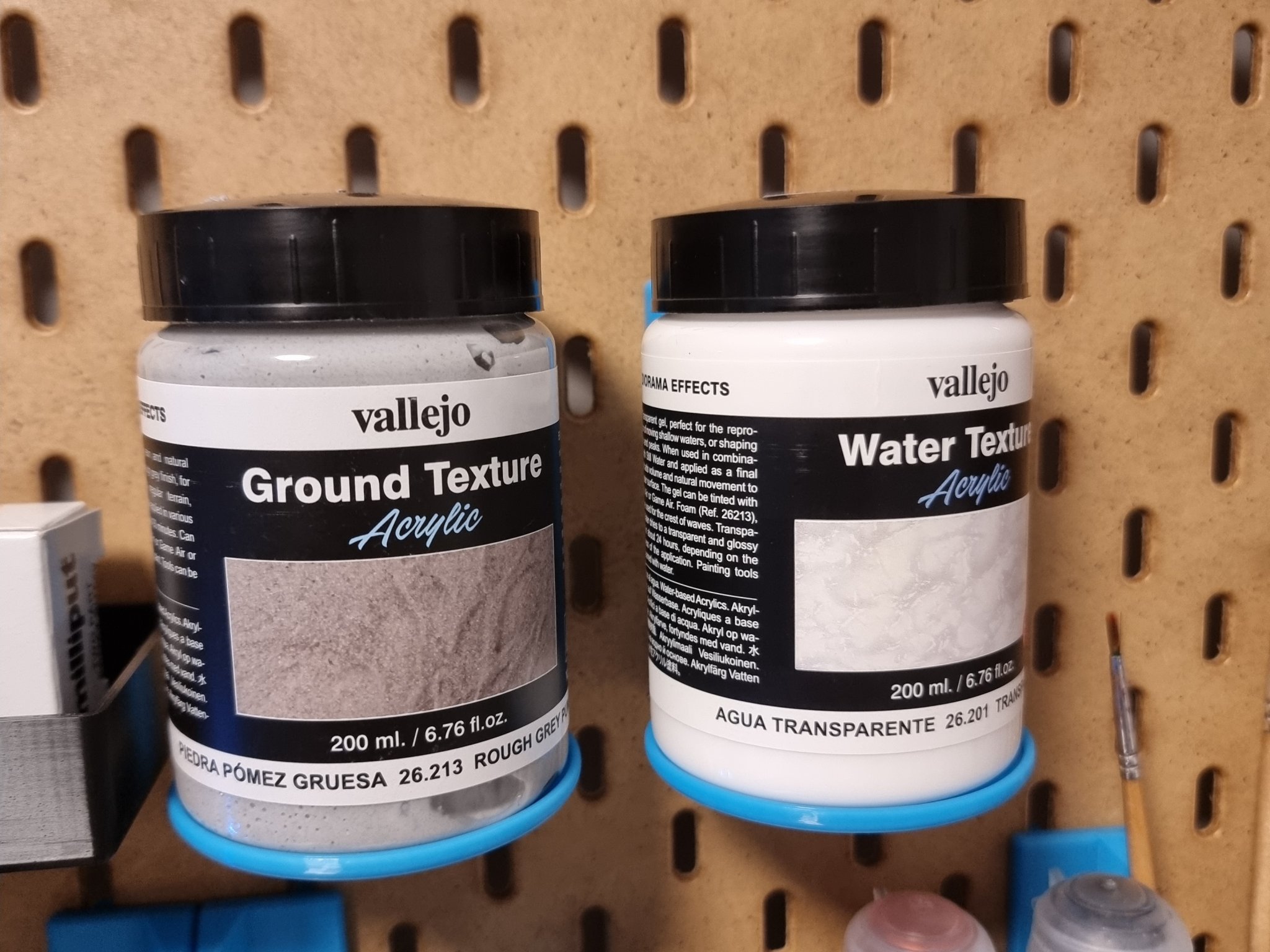 Giá đỡ hộp Vallejo Texture trên kệ IKEA Skadis