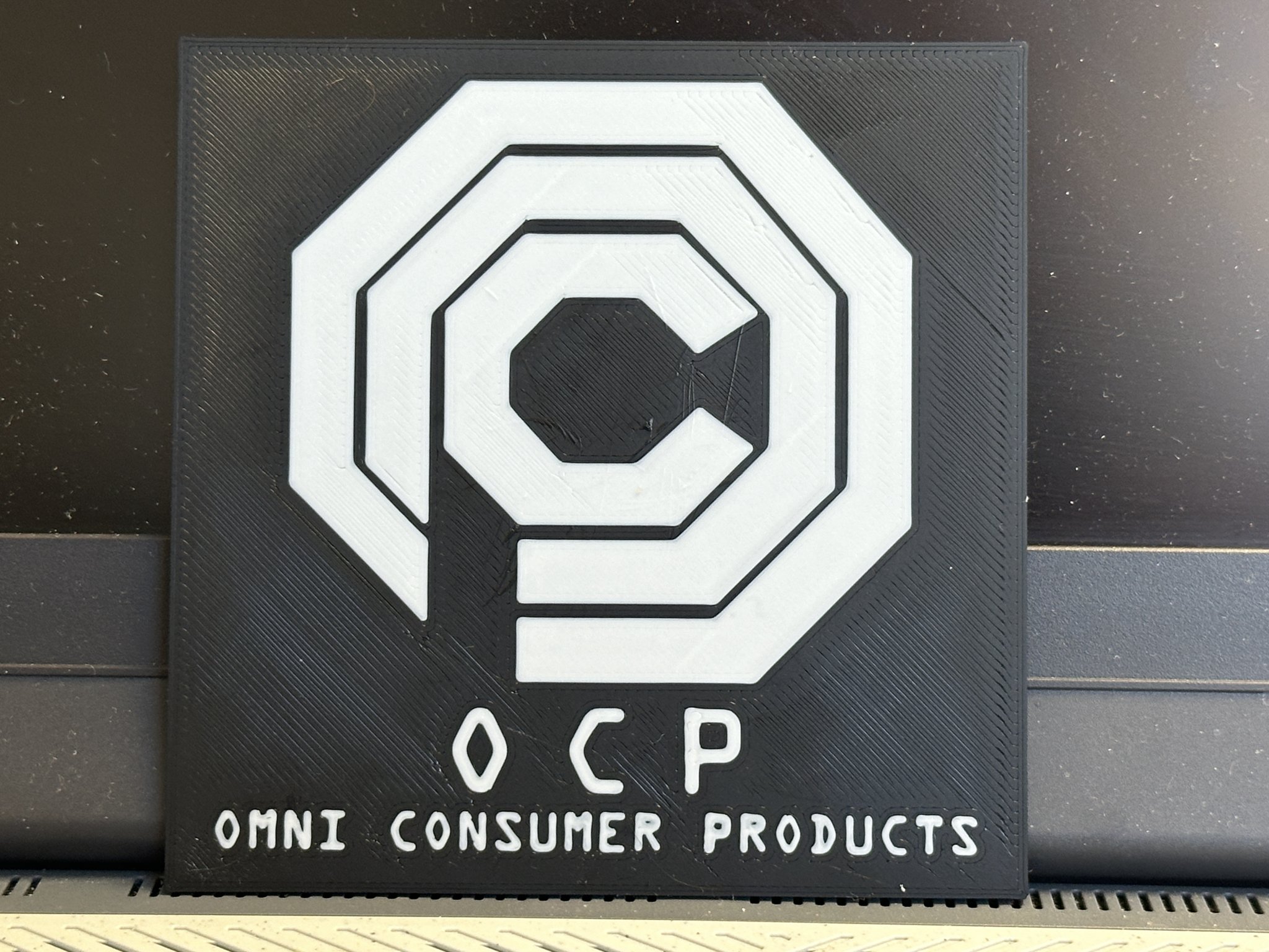 Giá đỡ ly OCP từ bộ phim Robocop