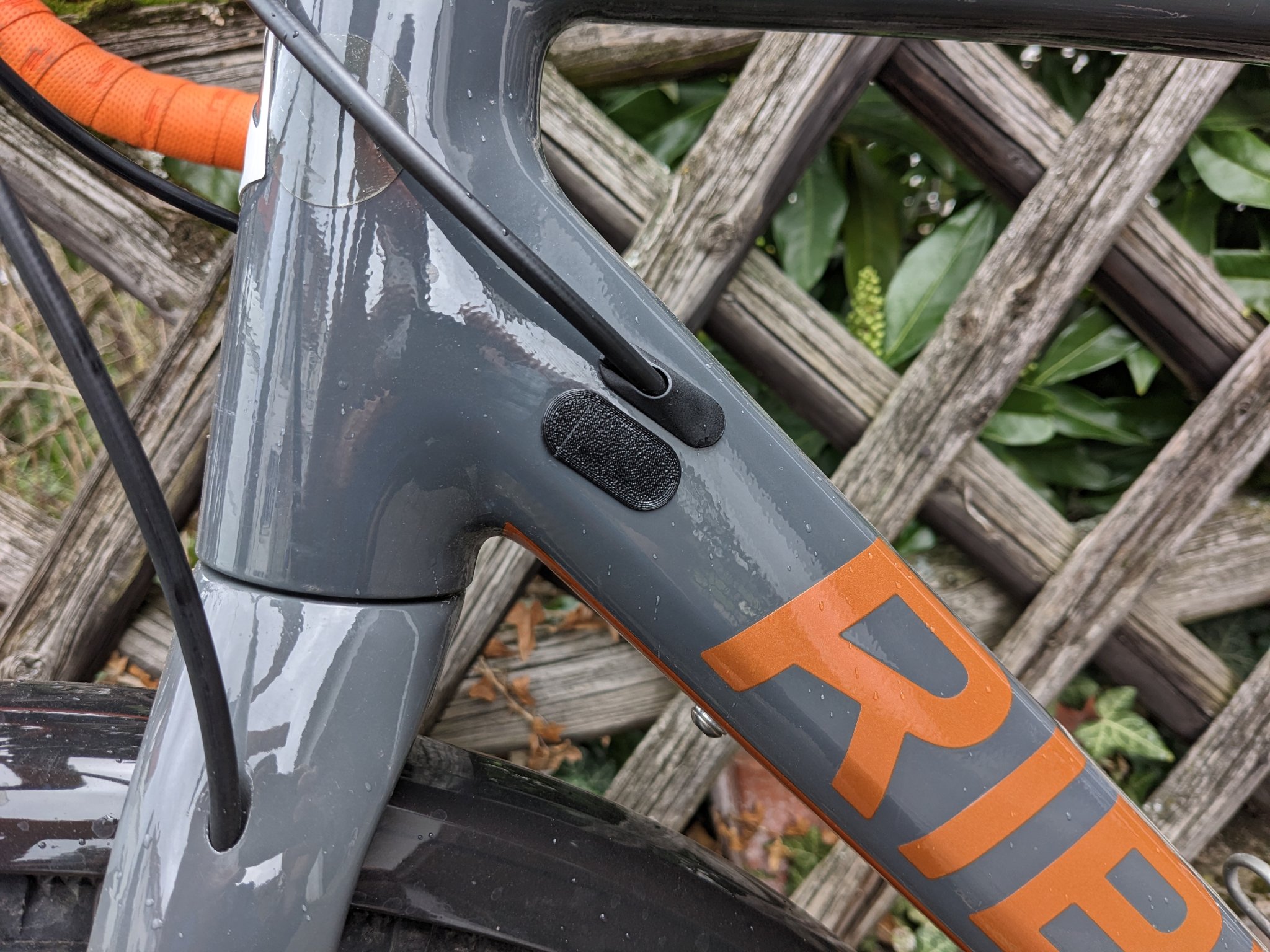 Nắp chặn lỗ cáp khung xe đạp (8mm x 24mm; có thể điều chỉnh...