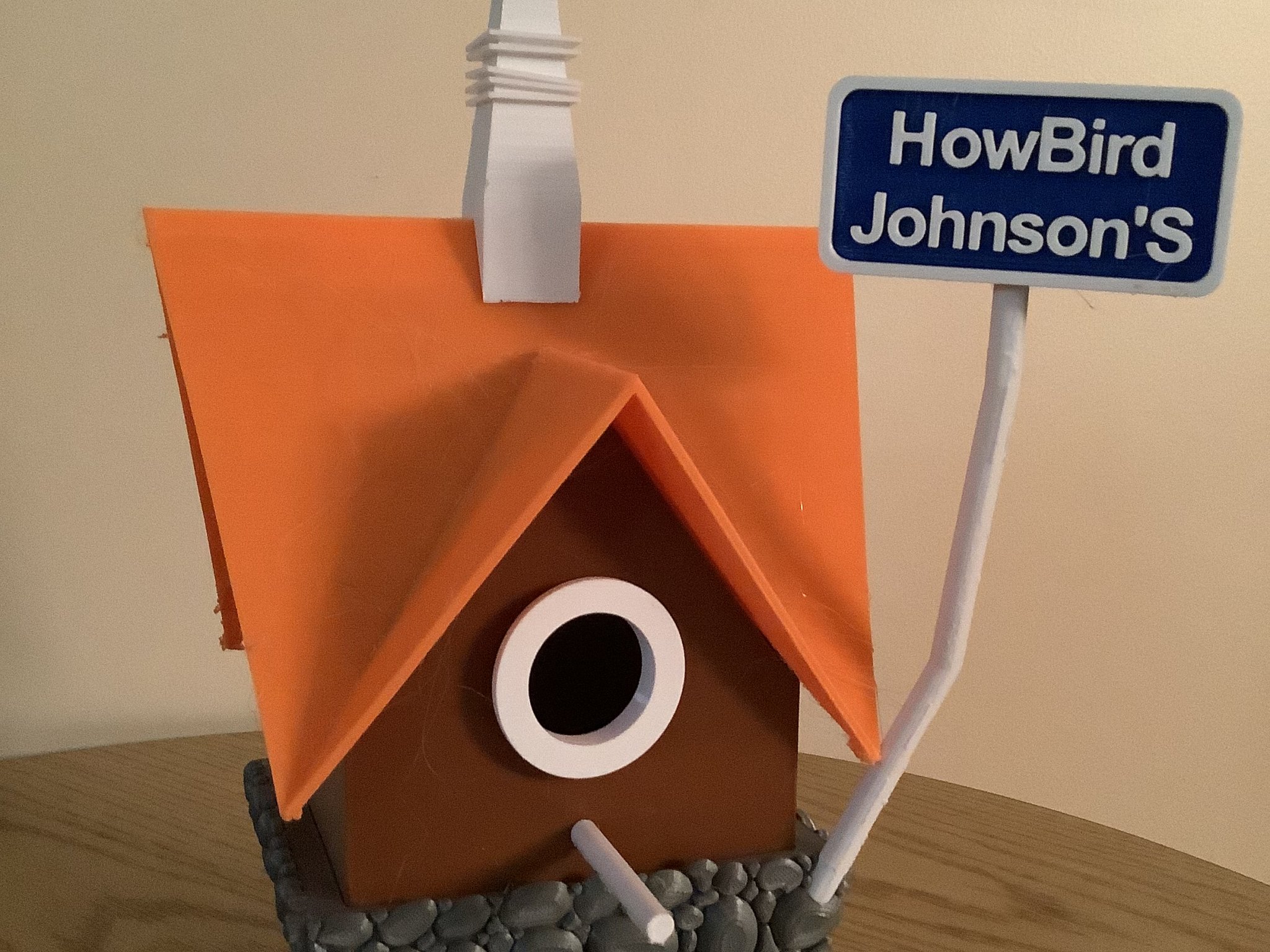 Nhà chim mô phỏng sảnh khách sạn Howard Johnson