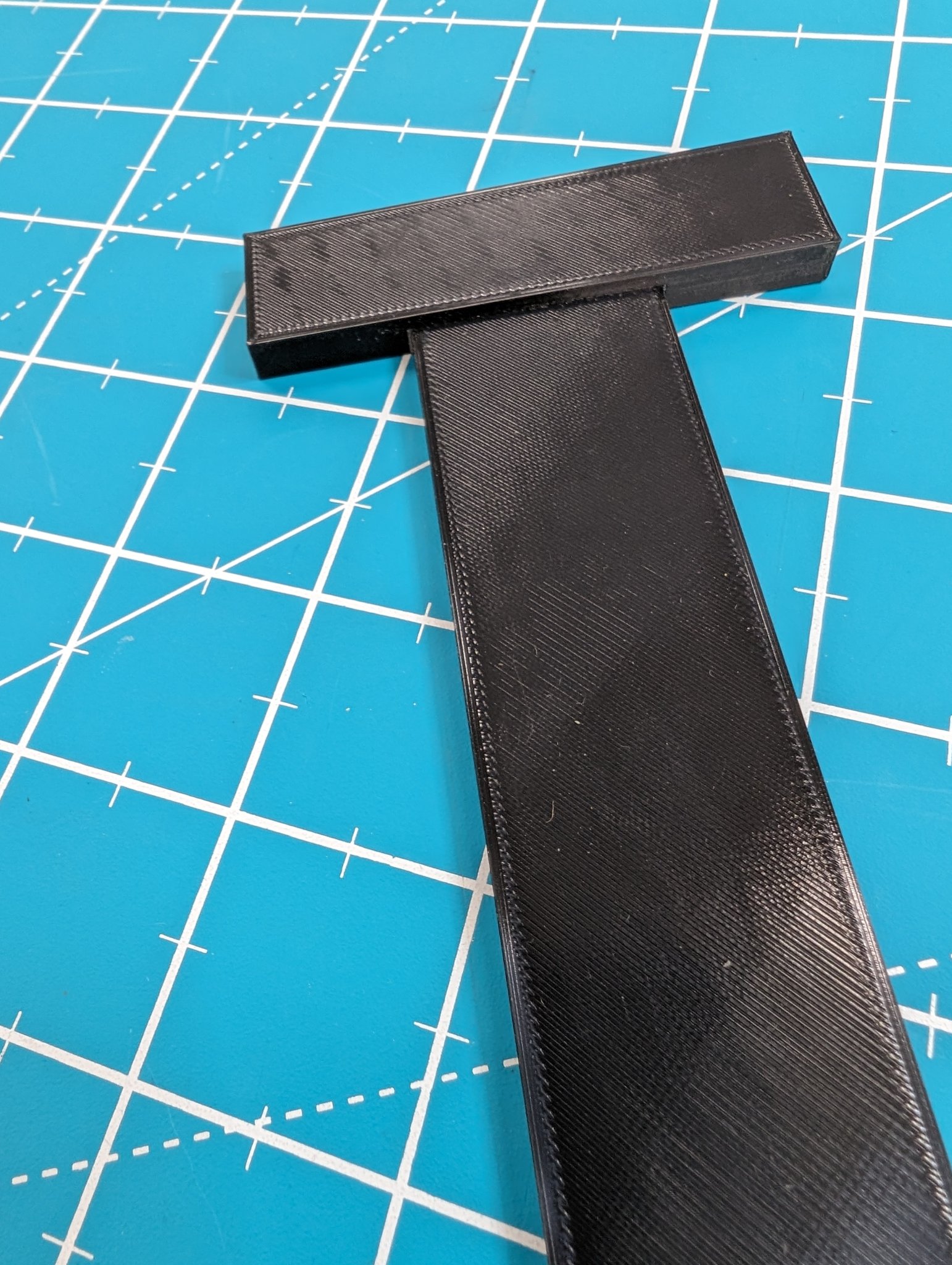 Thước kẻ 'T' nhỏ cho dự án cắt thẳng