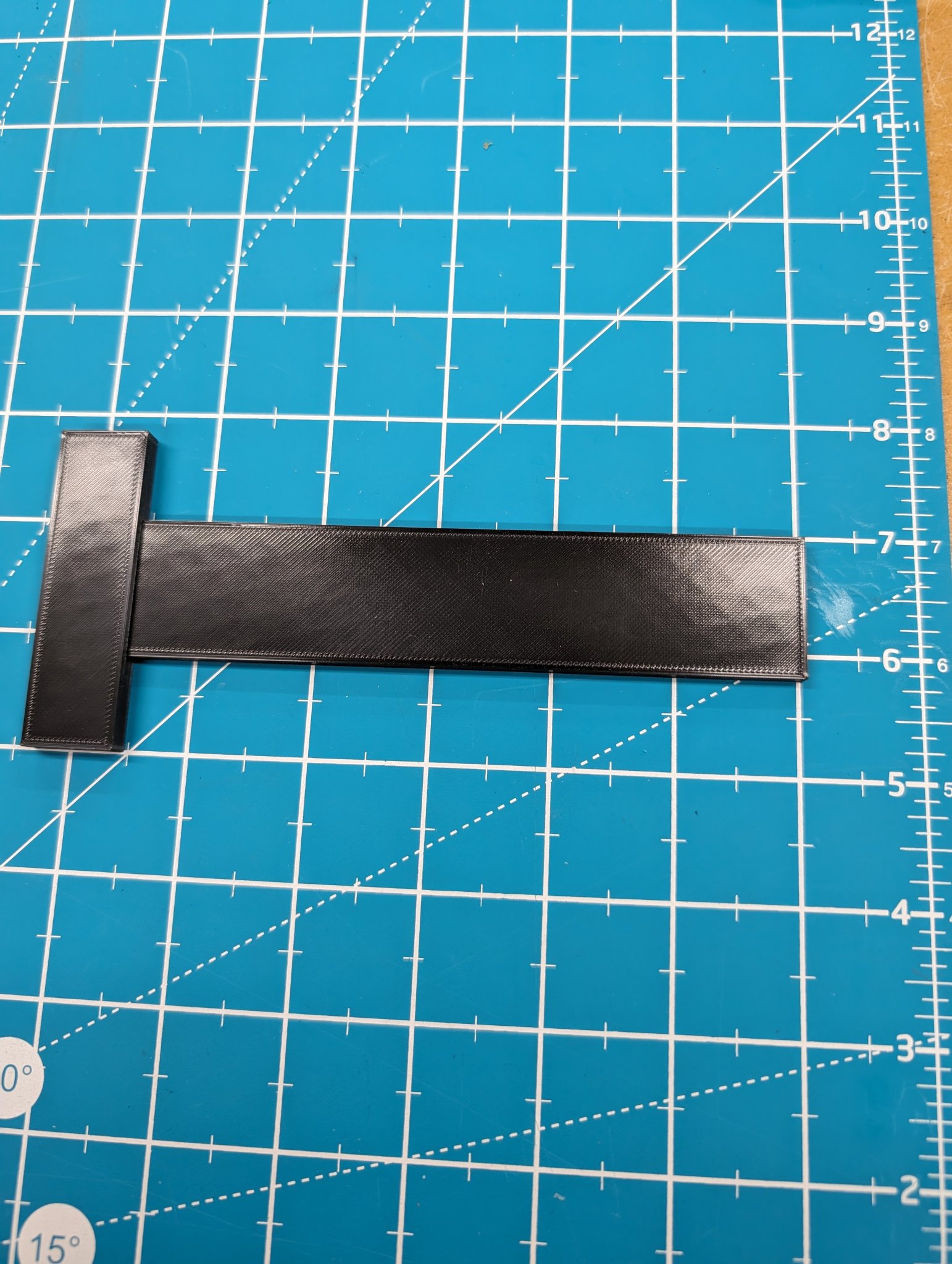 Thước kẻ 'T' nhỏ cho dự án cắt thẳng