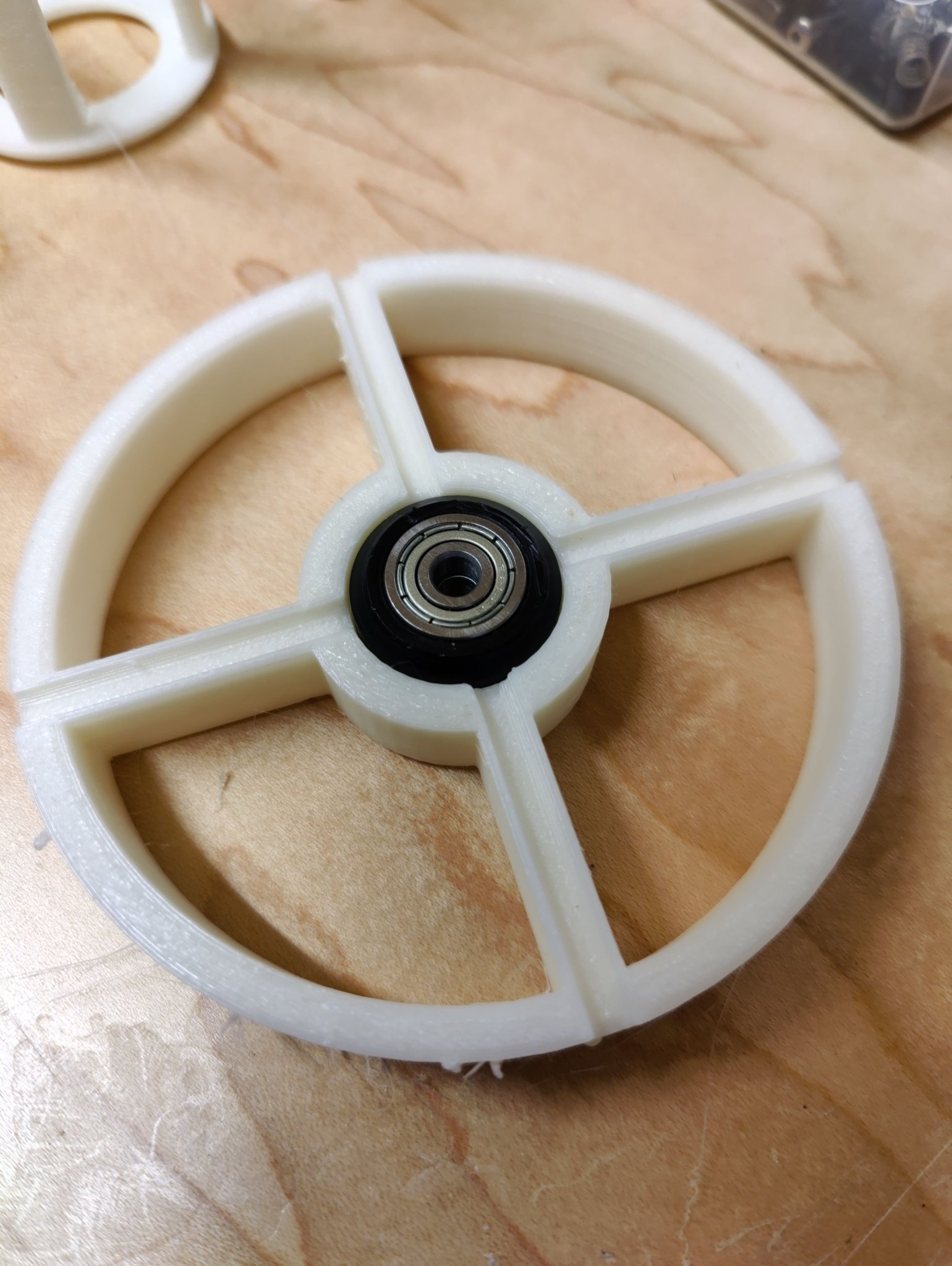 Giá đỡ cuộn ngang cho máy in 3D sử dụng vòng bi cao su