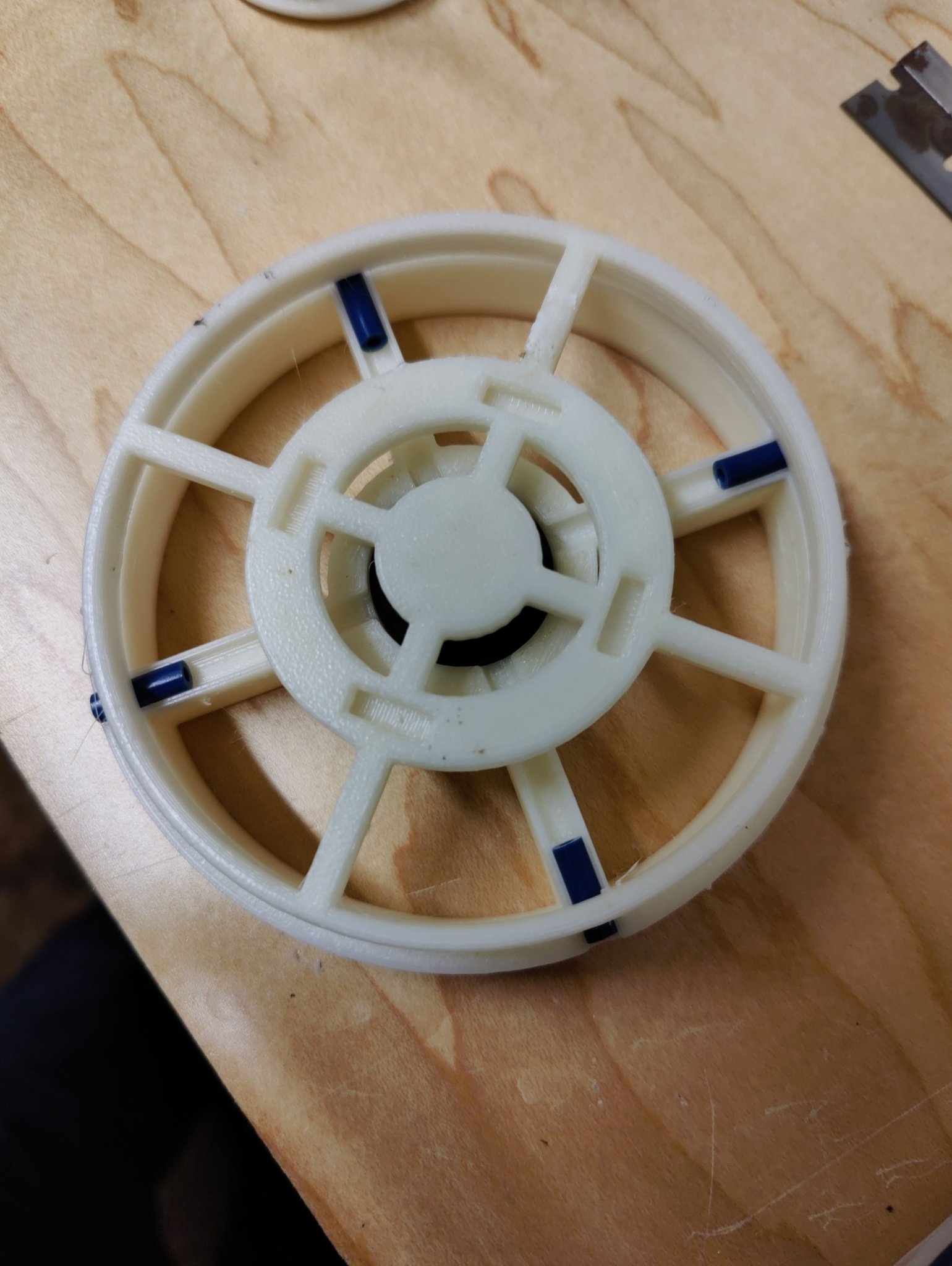 Giá đỡ cuộn ngang cho máy in 3D sử dụng vòng bi cao su