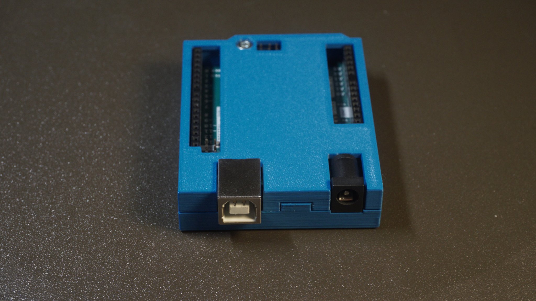 Vỏ Arduino Uno mỏng với giá đỡ breadboard