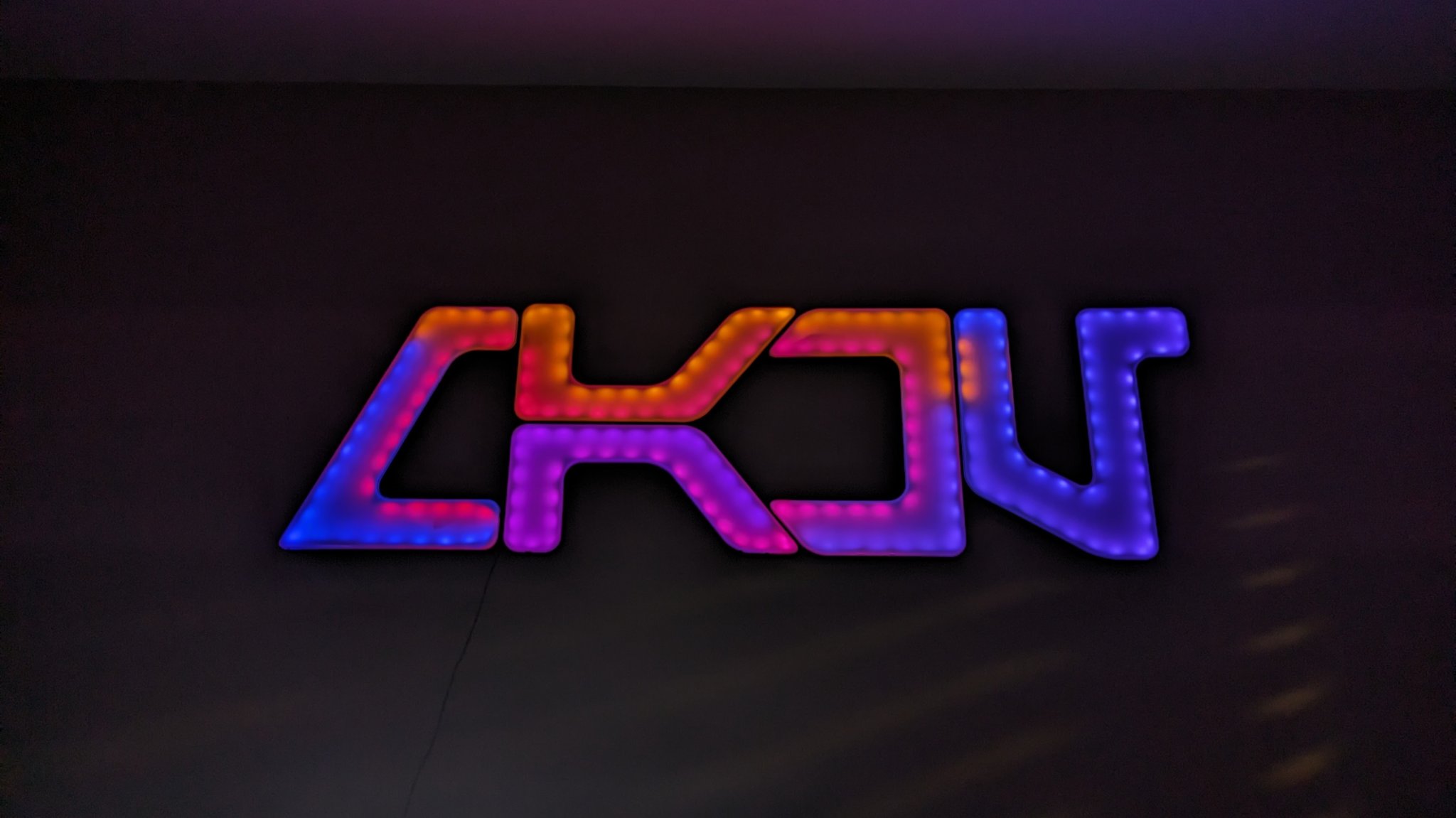 Biển LED Aurebesh chữ MAKE phong cách Star Wars