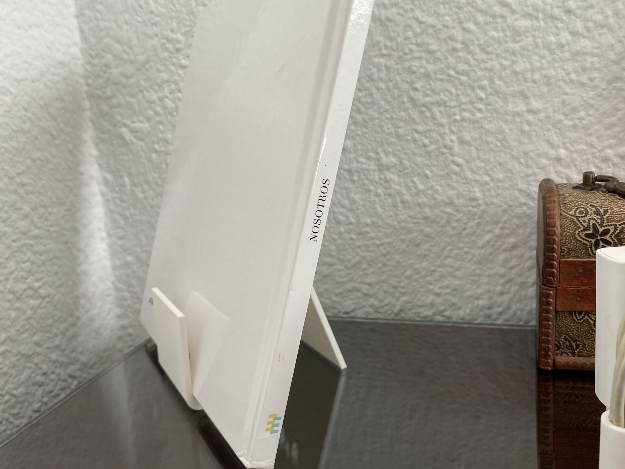 Giá đỡ sách và album trang trí nội thất