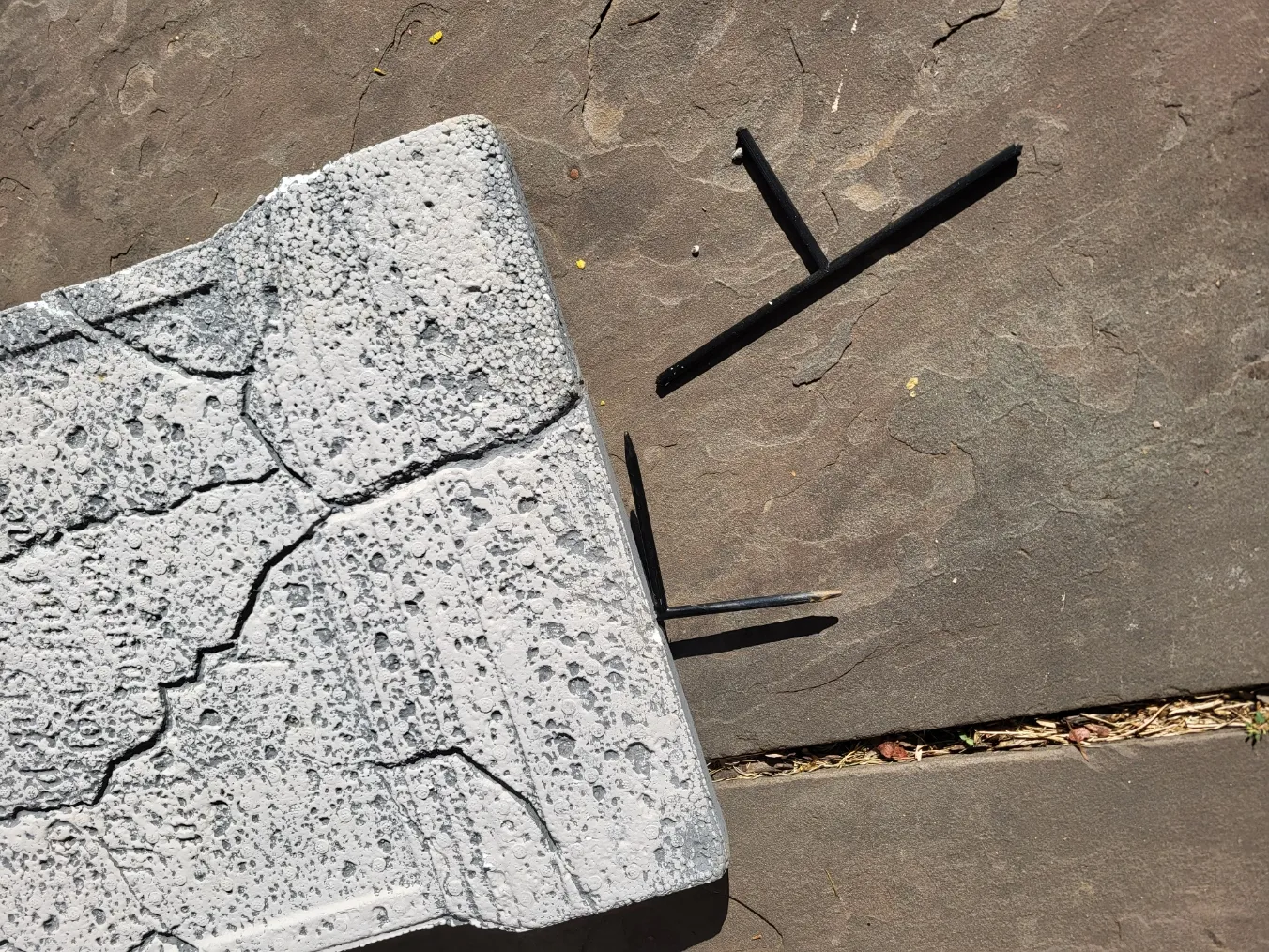 Cọc đỡ bia mộ bằng foam cho trang trí Halloween