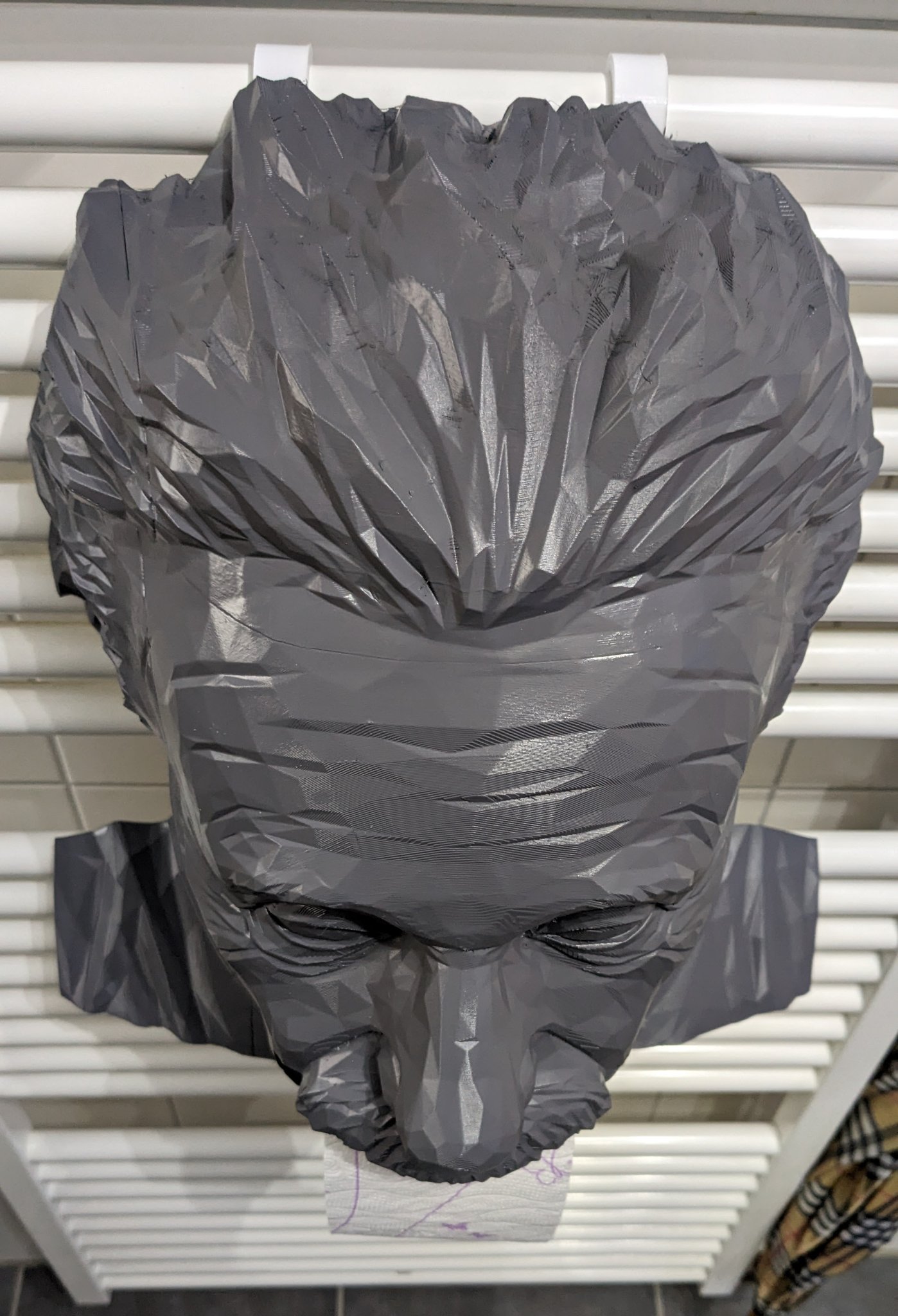 Giá đỡ cuộn giấy vệ sinh hình tượng Albert Einstein