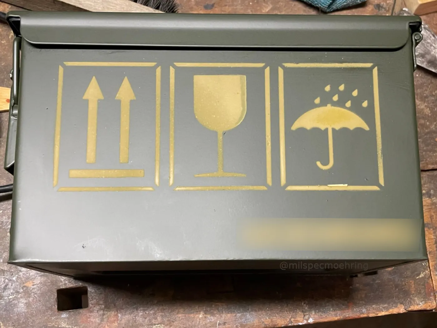 Khuôn stencil "Cẩn thận" cho phun sơn hoặc airbrush