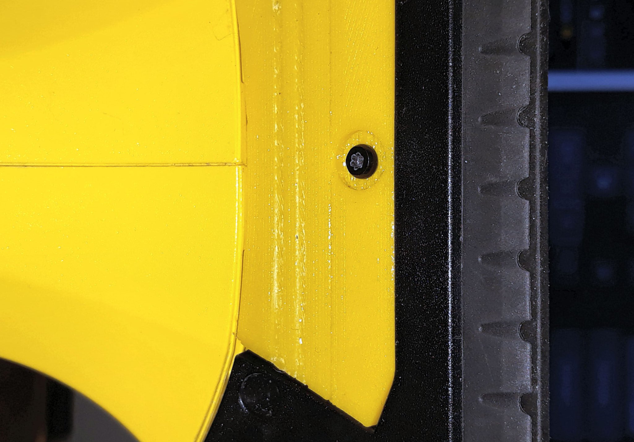 Đầu gạt kính Karcher WV2 bị hỏng do thiết kế yếu