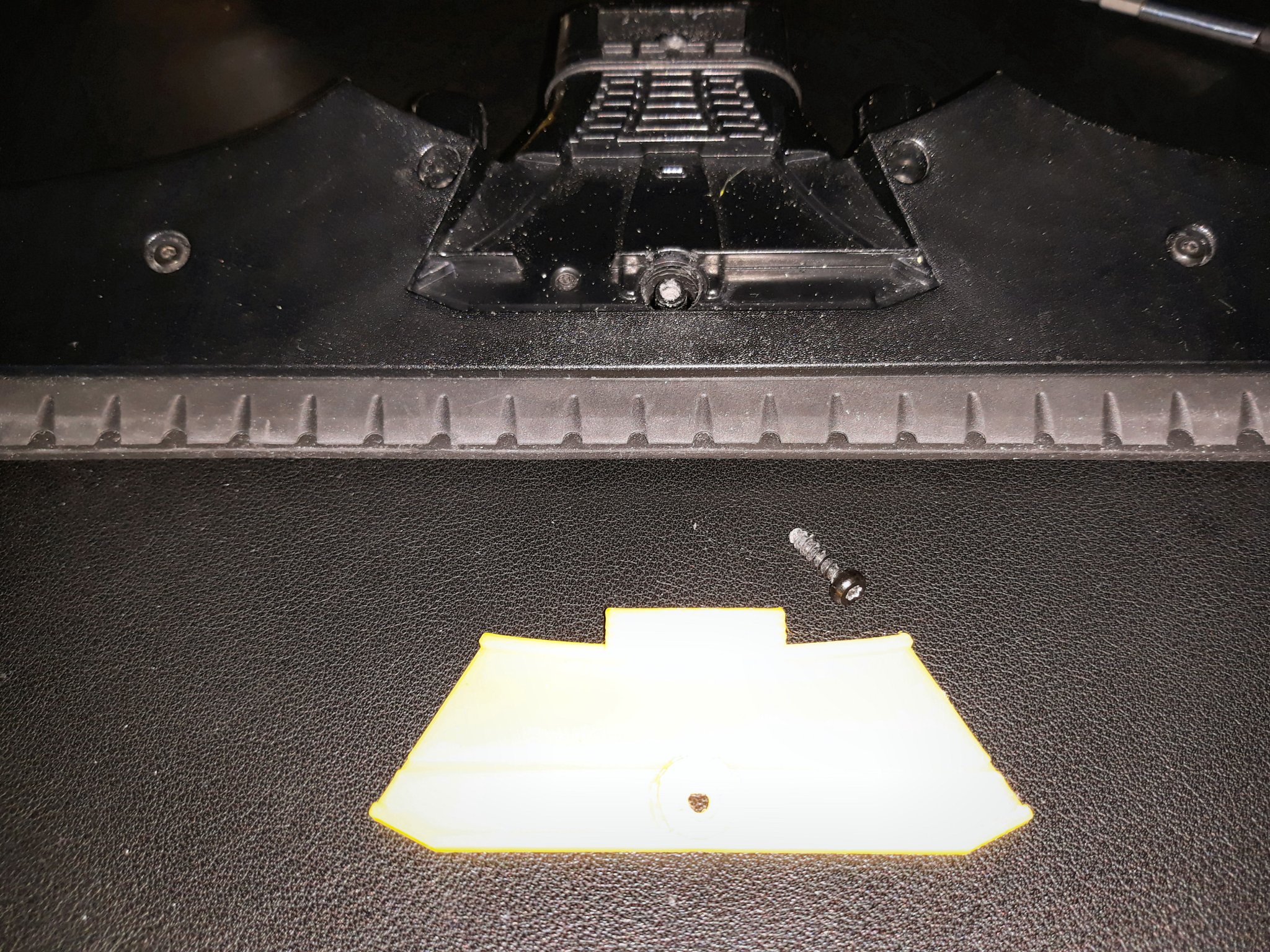 Đầu gạt kính Karcher WV2 bị hỏng do thiết kế yếu