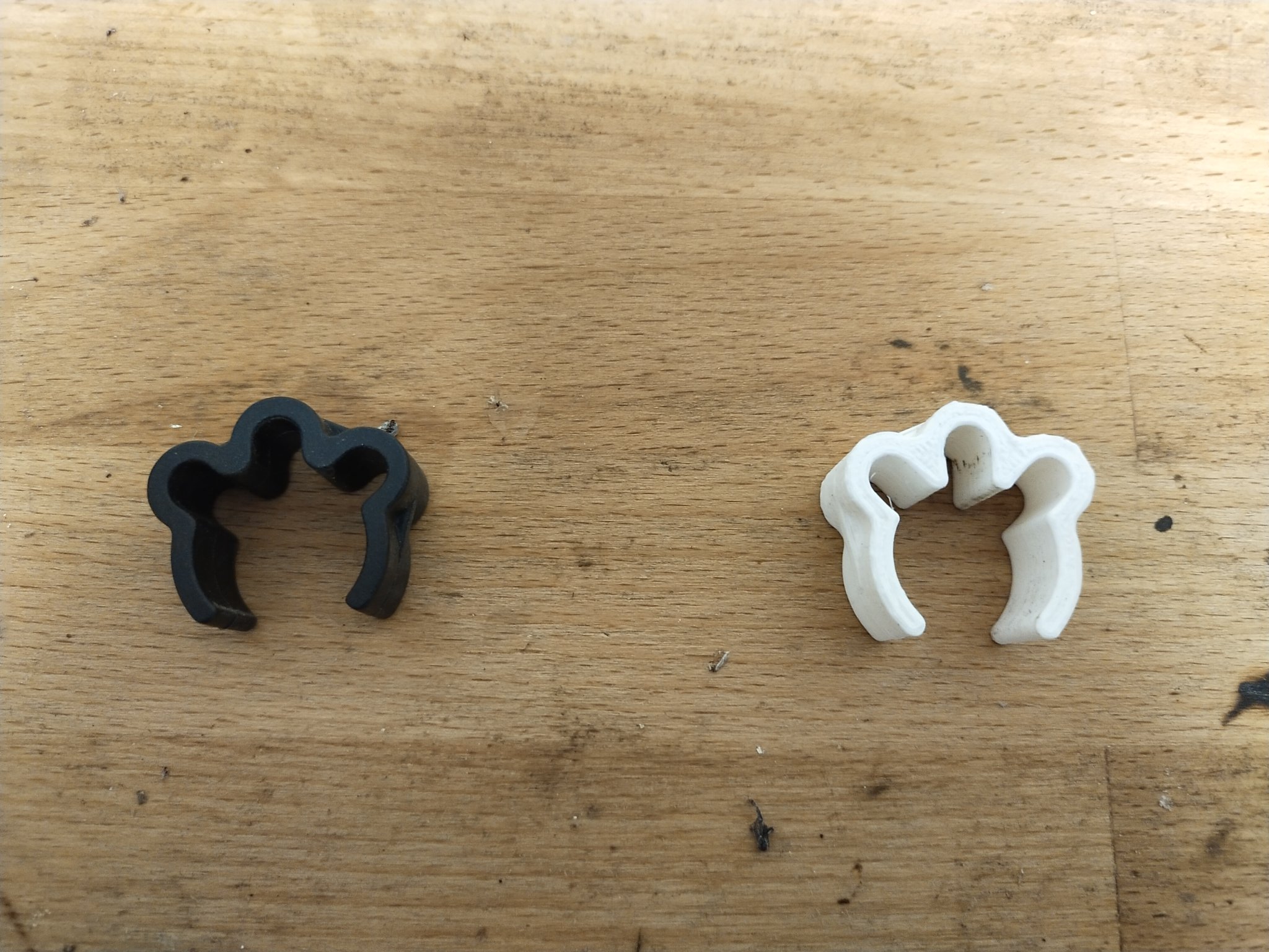 Kẹp giữ dây điều khiển cho máy cắt cỏ điện