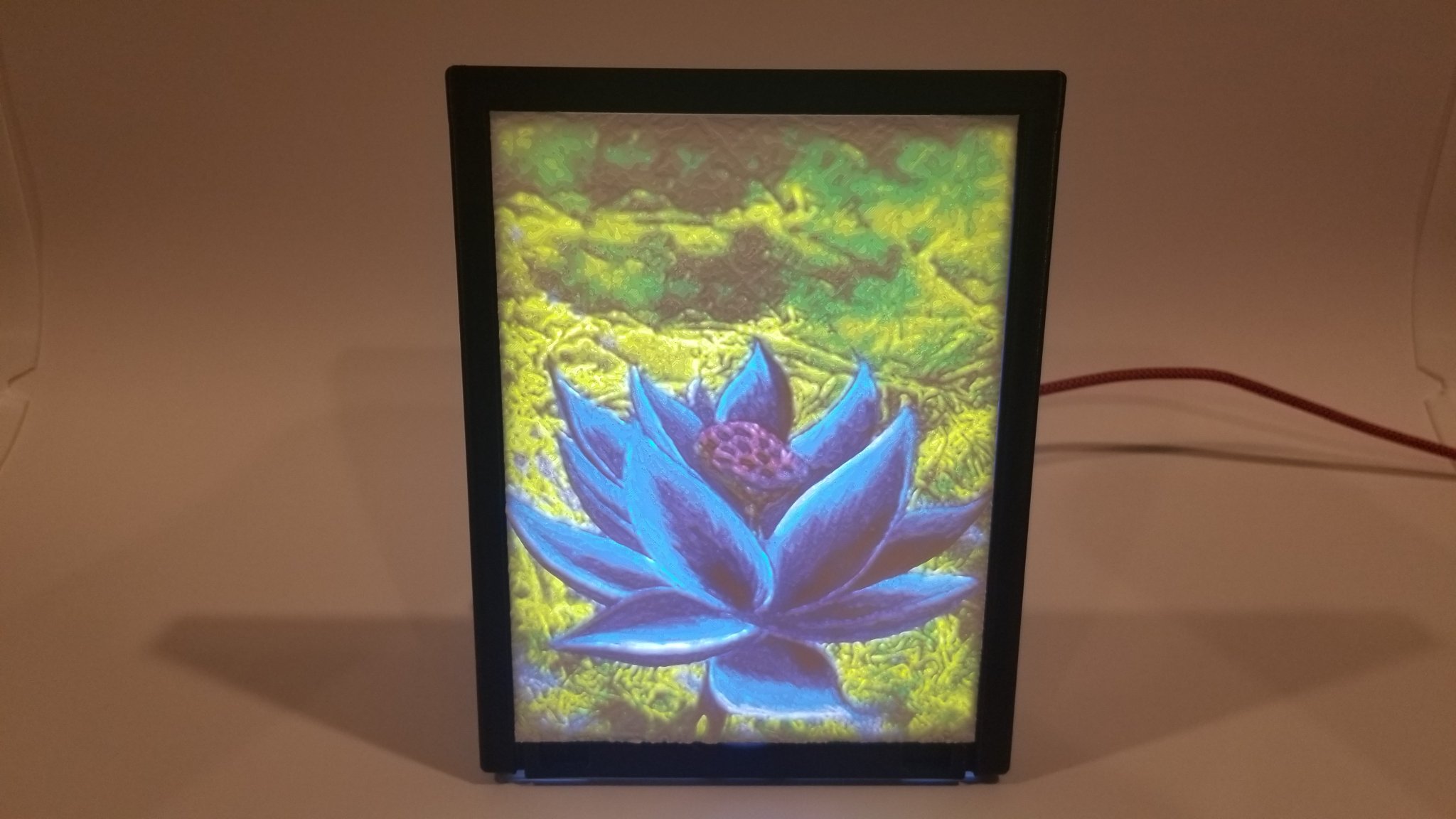 Mô hình lithophane hoa sen đen từ thẻ MTG Black Lotus