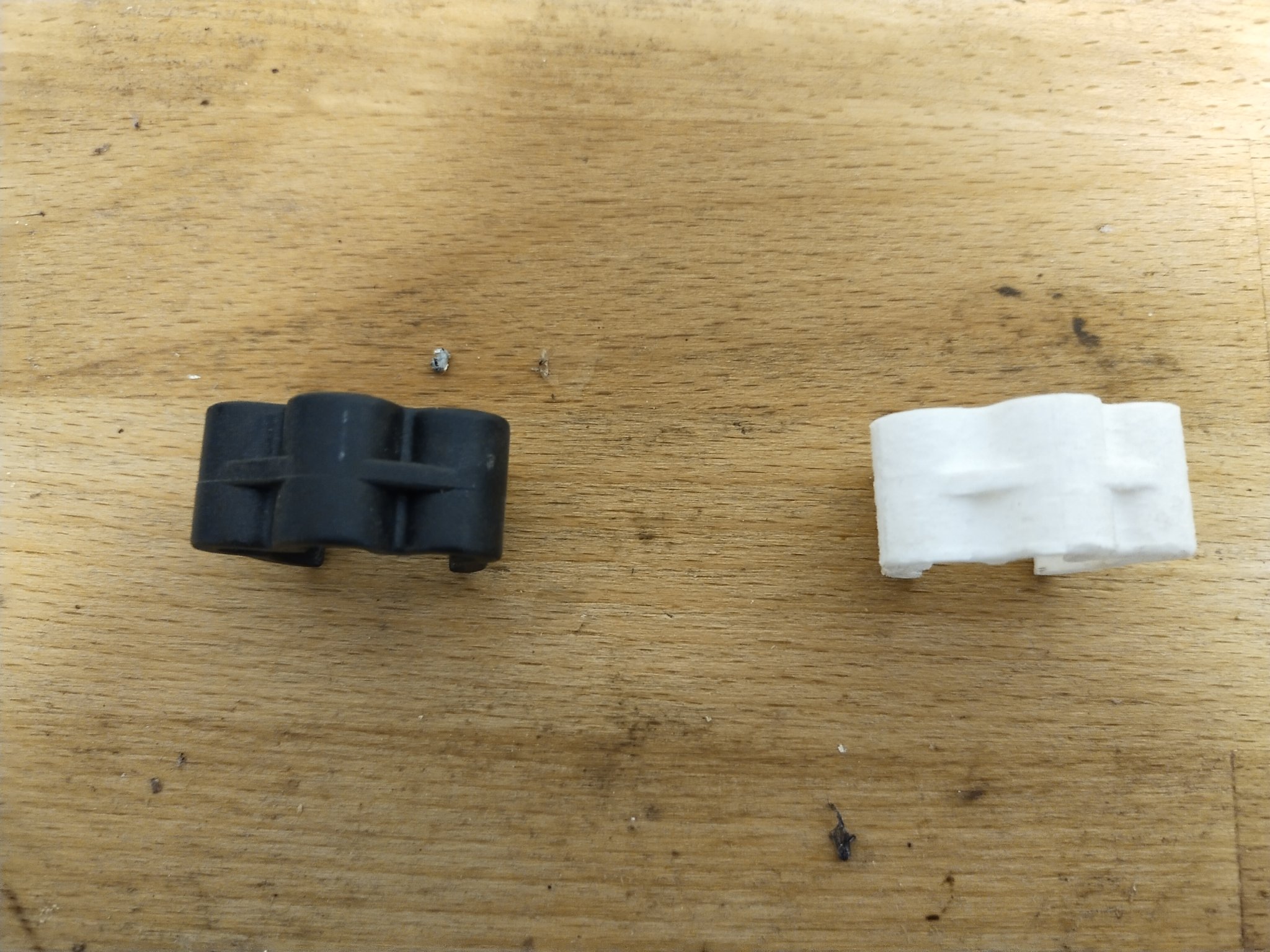 Kẹp giữ dây điều khiển cho máy cắt cỏ điện