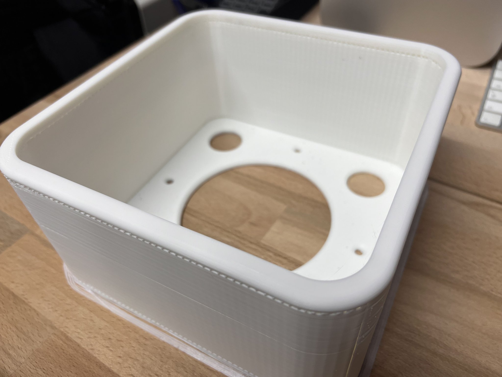 Giá đỡ treo tường hoặc dưới bàn cho Mac Studio