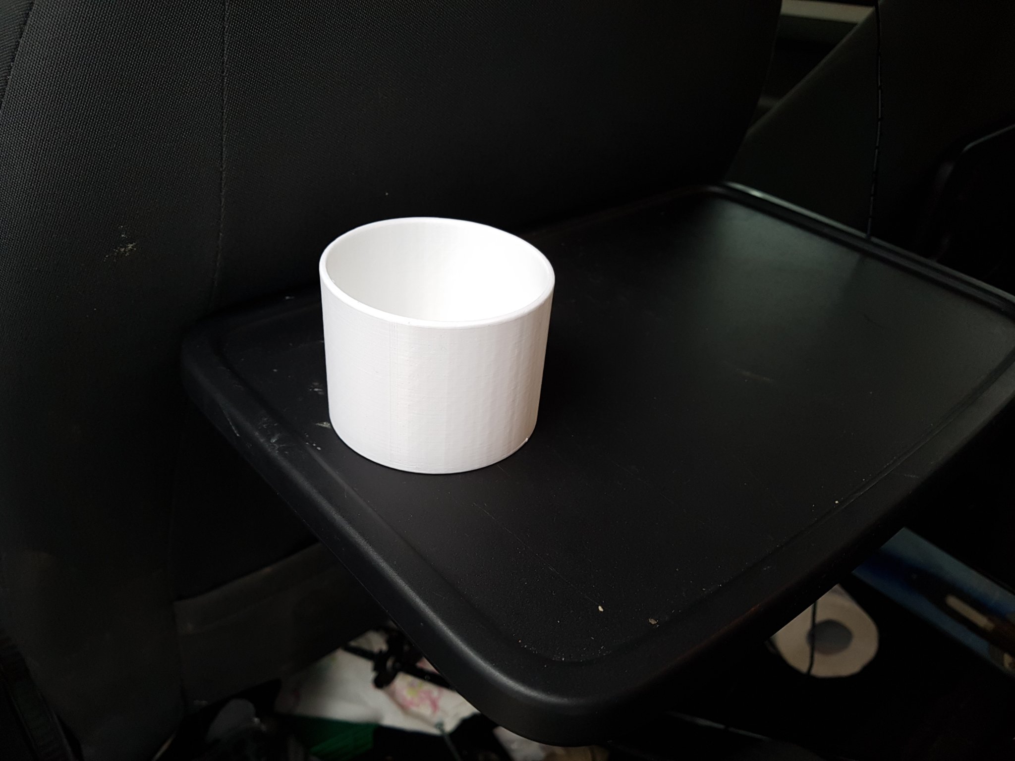 Giá đỡ cốc cho bàn gập trên xe VW Touran