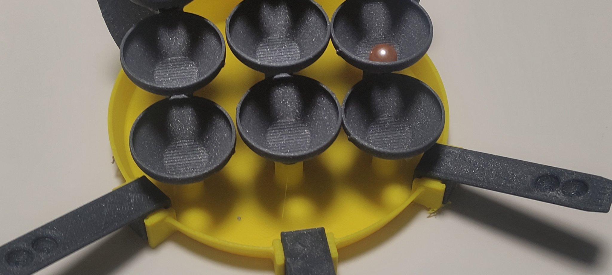 Máy ném bi marble vào rổ không thể tưởng tượng nổi