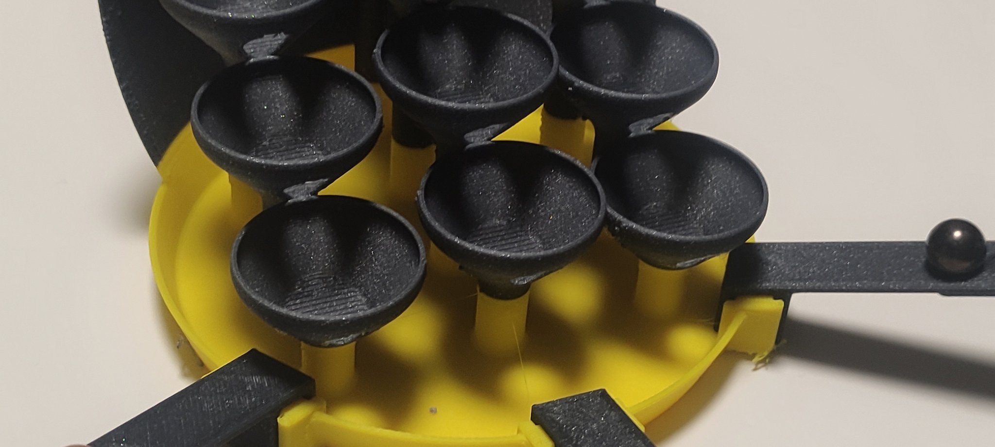 Máy ném bi marble vào rổ không thể tưởng tượng nổi