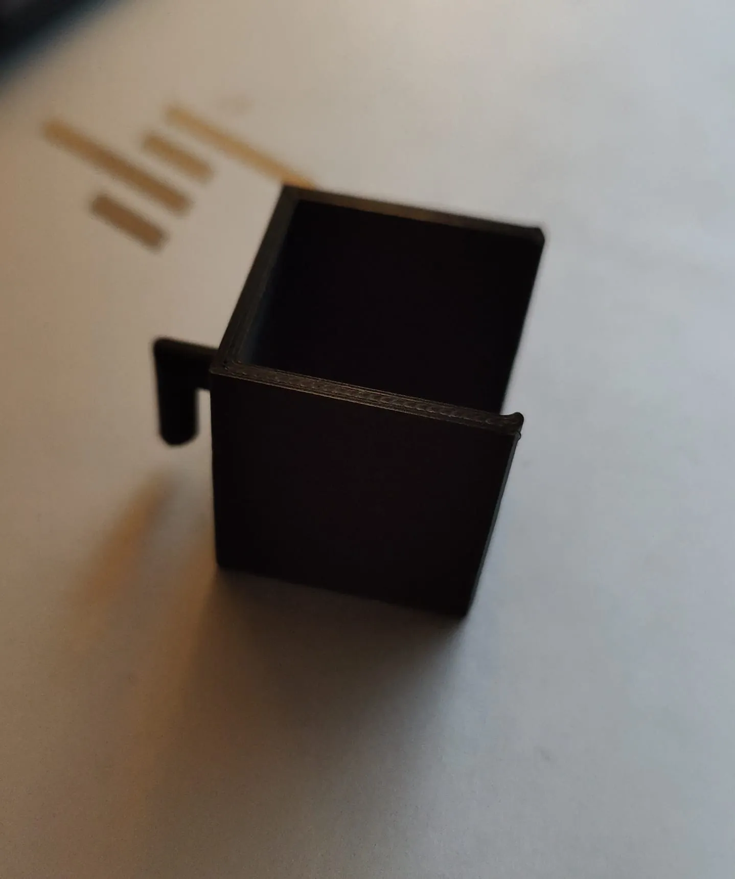 Giá đỡ kiểm tra pin và keo dán IKEA Skadis