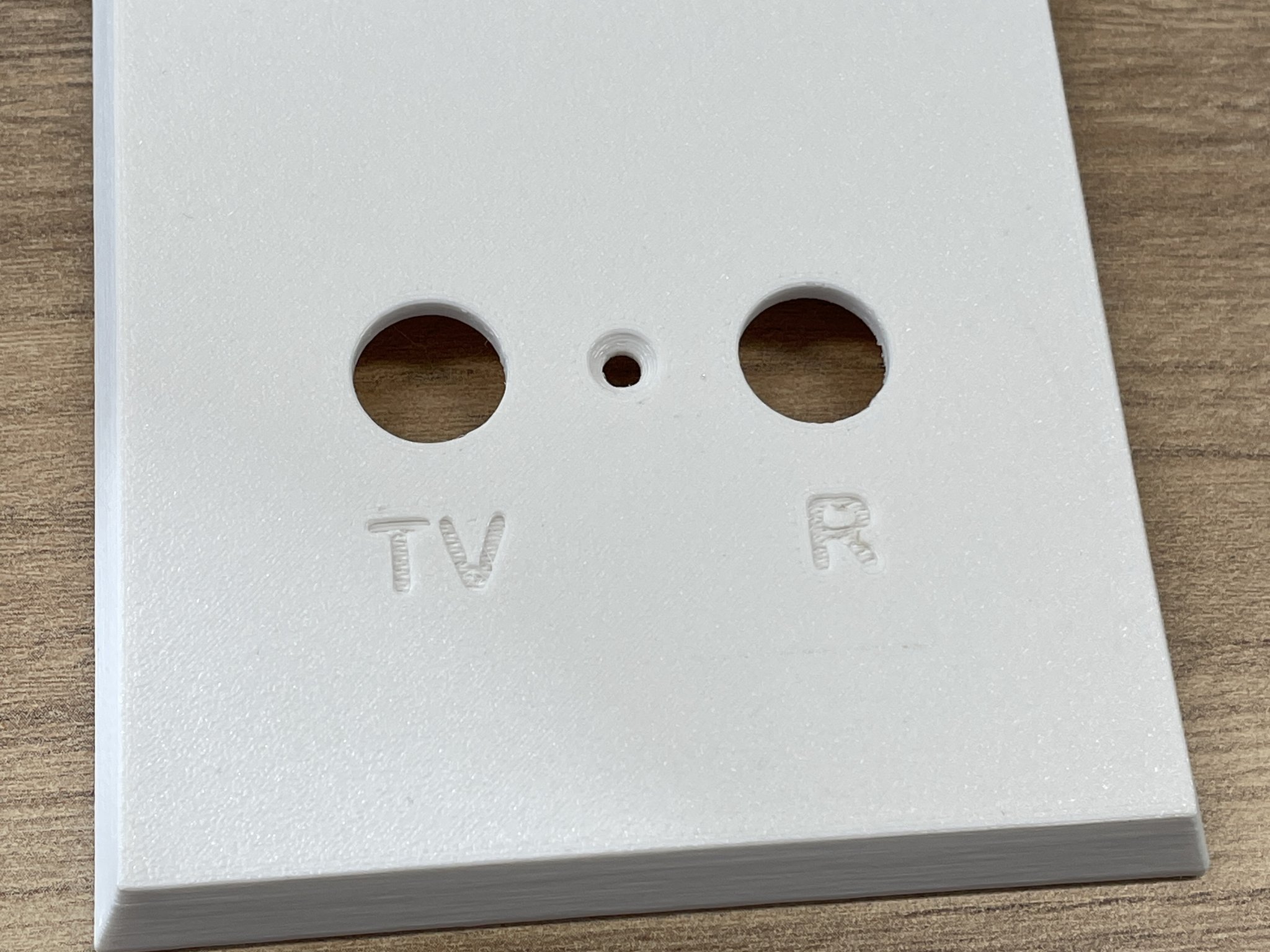 Nắp chụp ổ cắm anten TV+R với khoảng cách chân 30mm và 36mm