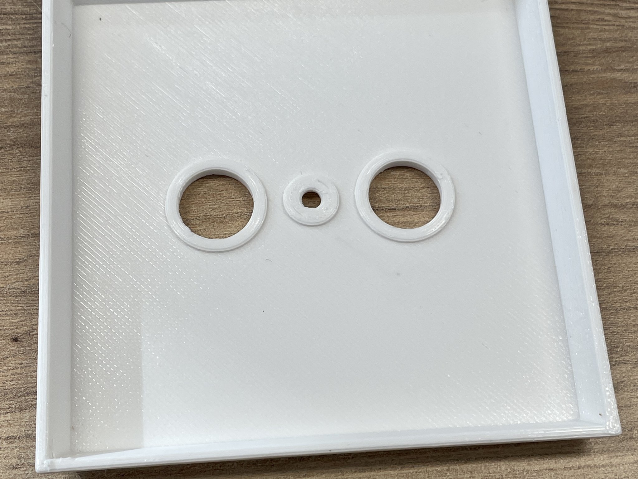 Nắp chụp ổ cắm anten TV+R với khoảng cách chân 30mm và 36mm