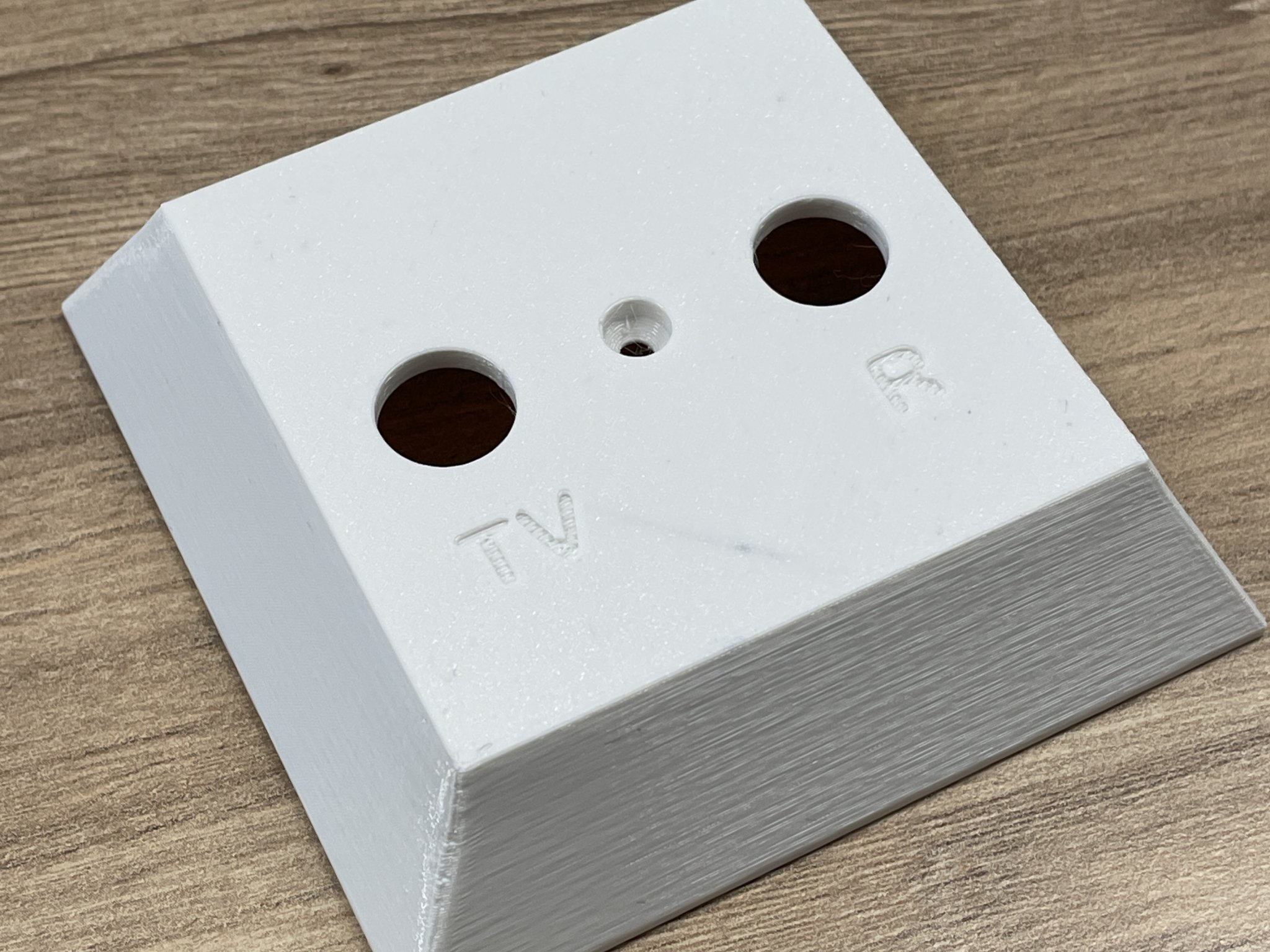 Nắp chụp ổ cắm anten TV+R với khoảng cách chân 30mm và 36mm