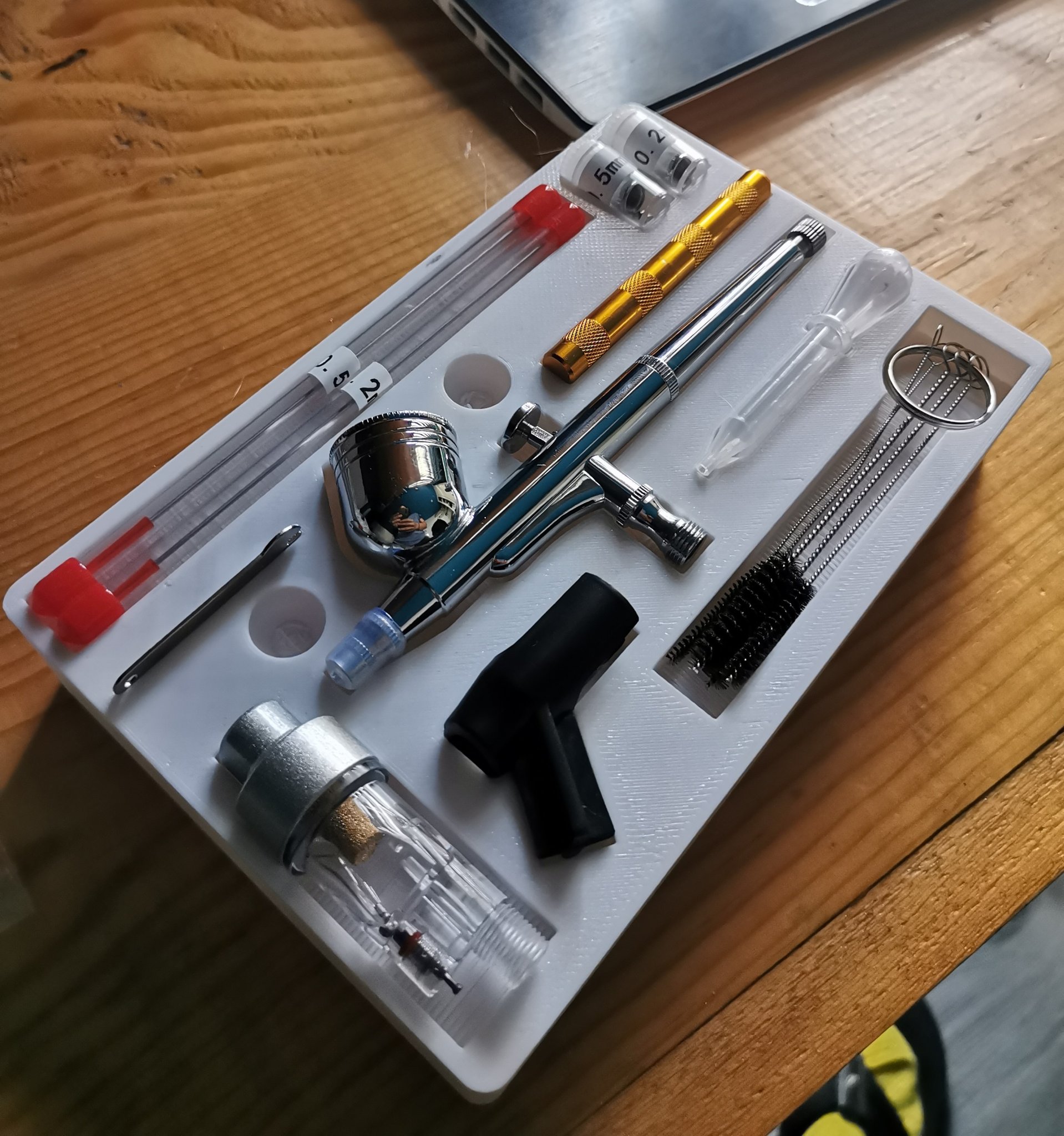 Khay tổ chức cho bộ phun sơn giá rẻ từ Amazon