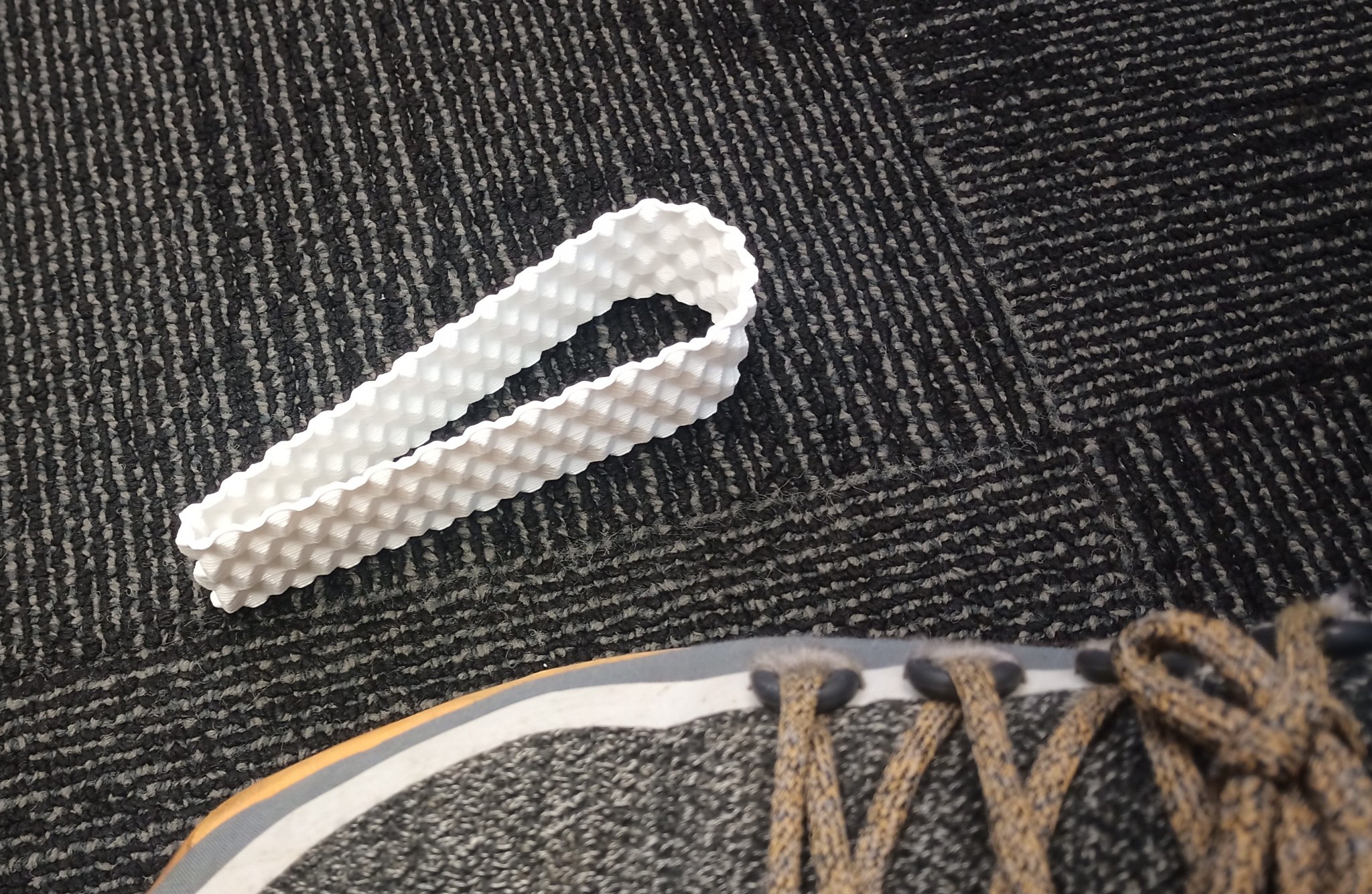 Cái chặn cửa có bề mặt gồ ghề tăng độ bám