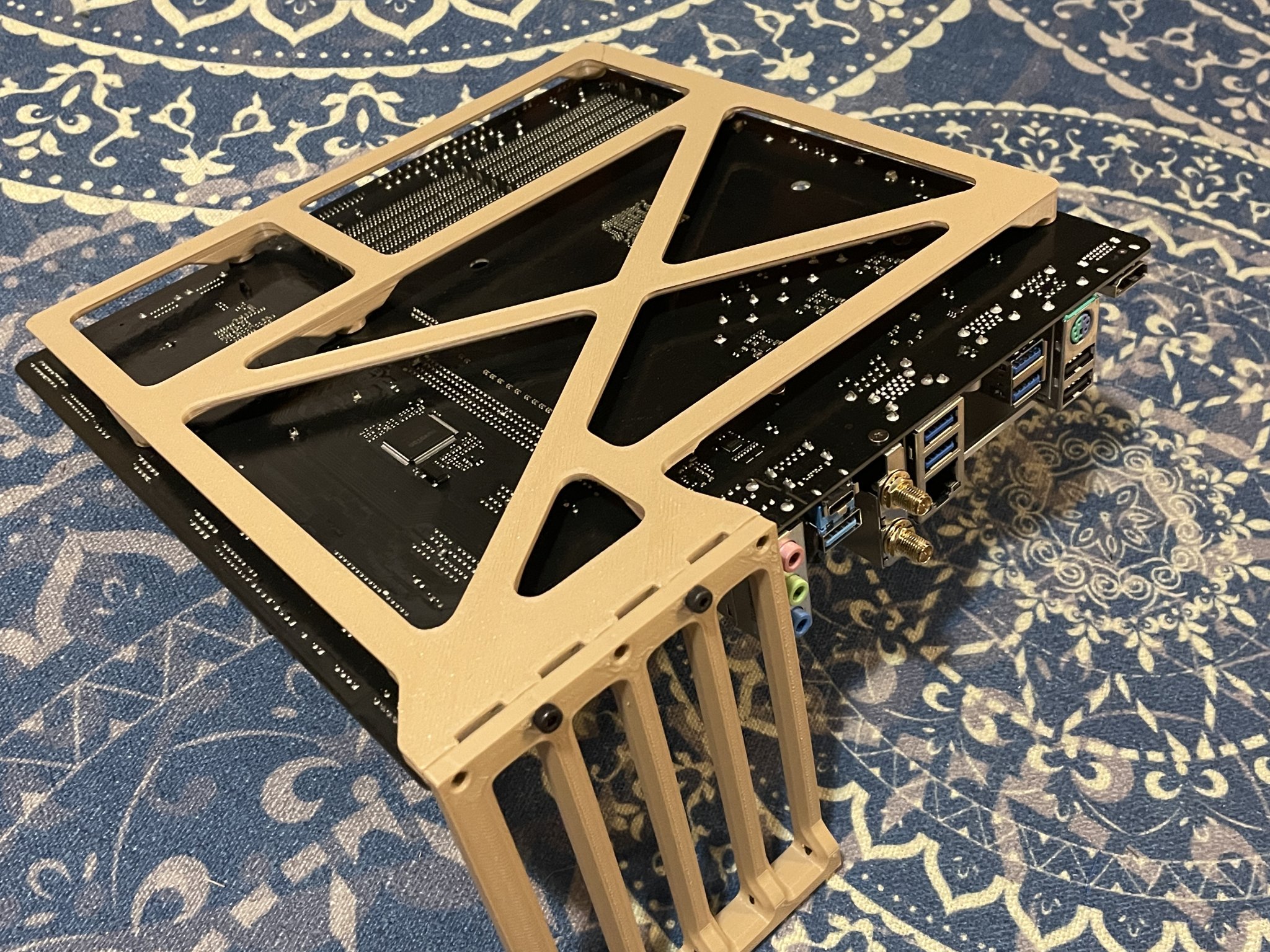 Giá đỡ bo mạch mATX với hỗ trợ thẻ tùy chọn