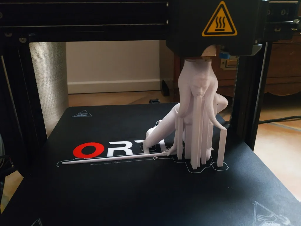 Nhân vật Ahsoka Tano trong Star Wars với đèn kiếm