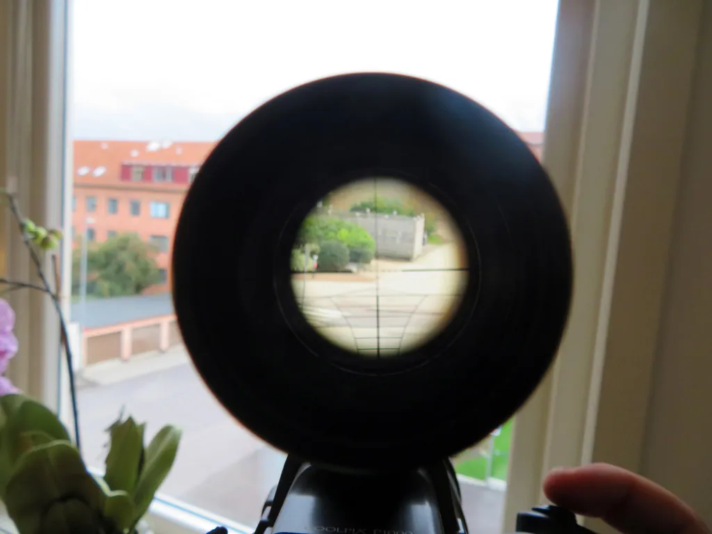 Kính ngắm súng trường sang Hot Shoe - bộ chuyển đổi Nikon P1000