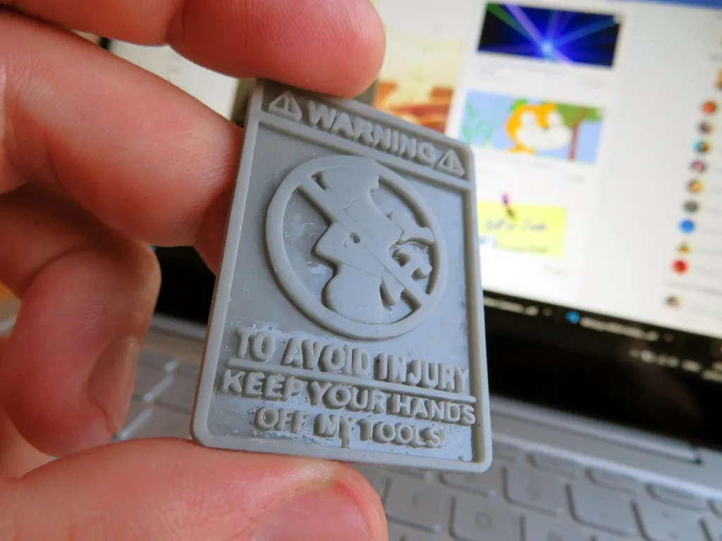 Biển cảnh báo hài hước - Giữ tay xa