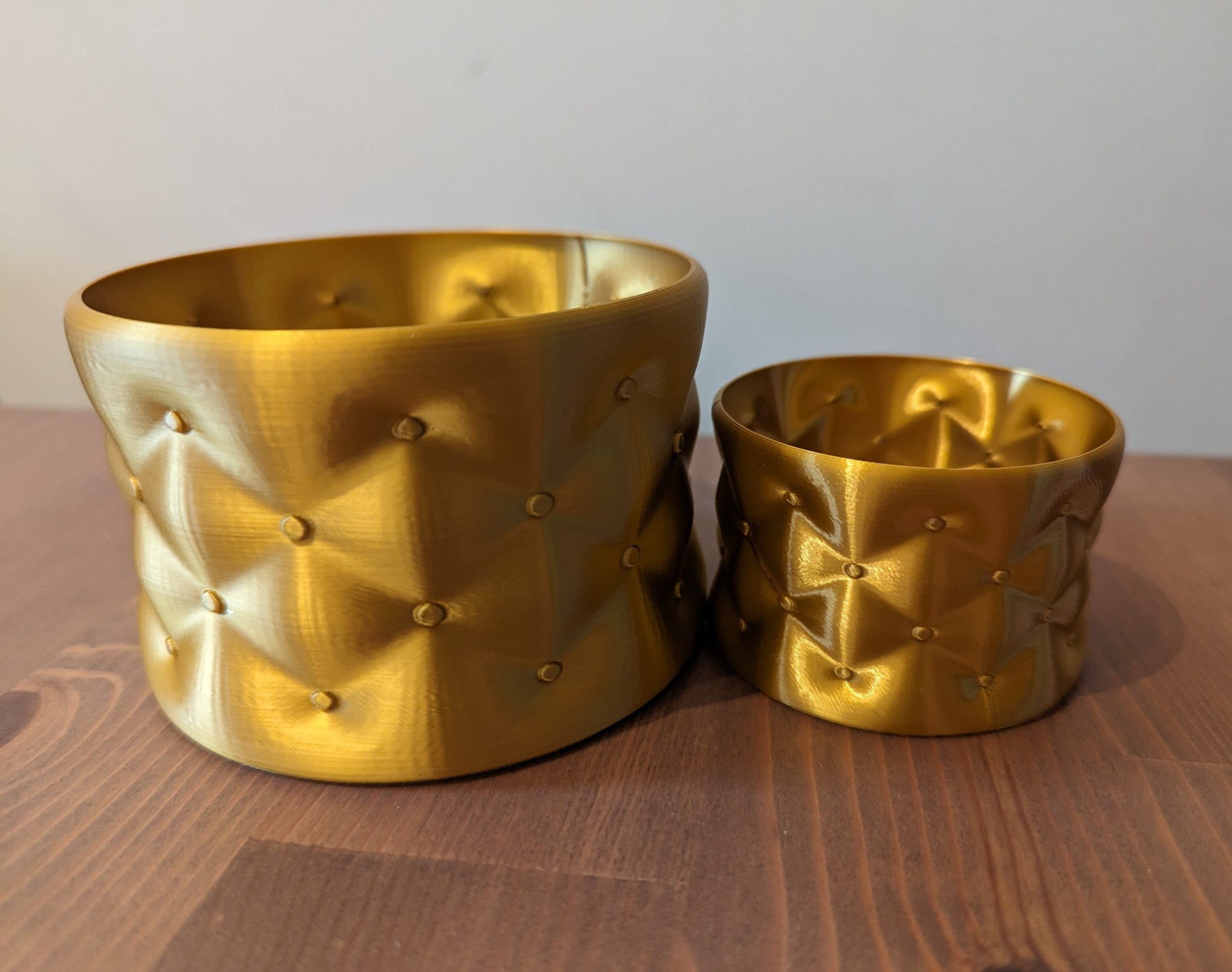 Vase hoặc Container họa tiết Chesterfield