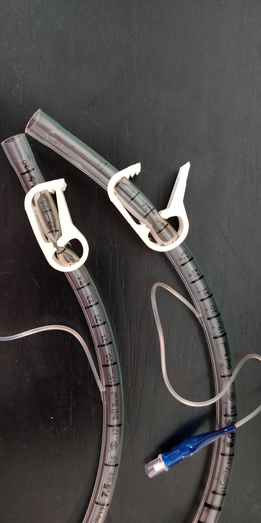 Kẹp ống y tế dễ dàng sử dụng bằng một tay