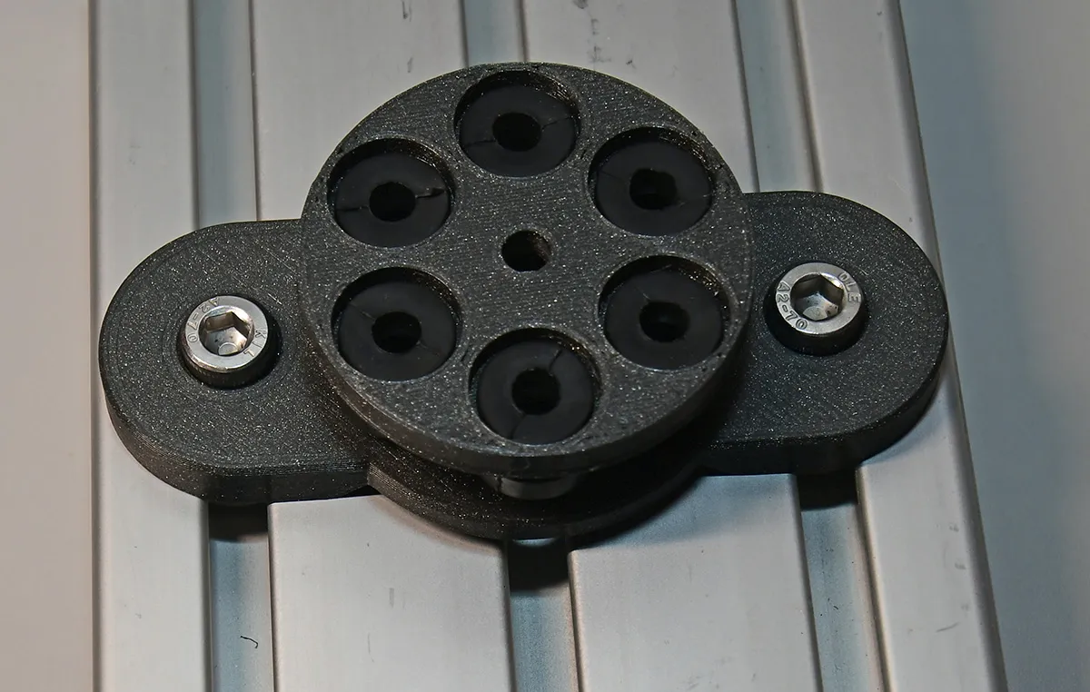 Giá đỡ cách ly cho Vive Tracker sử dụng trong mô phỏng VR