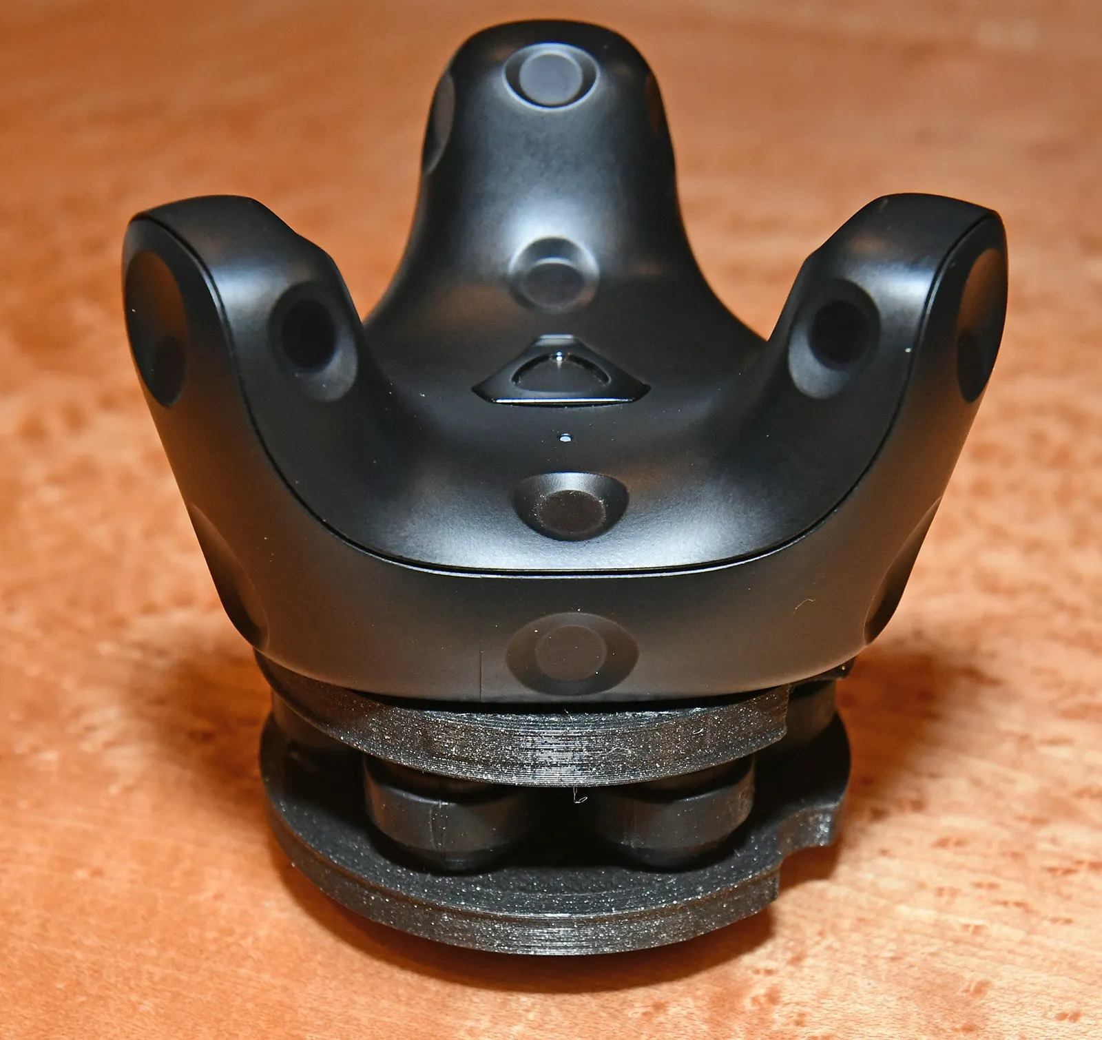 Giá đỡ cách ly cho Vive Tracker sử dụng trong mô phỏng VR