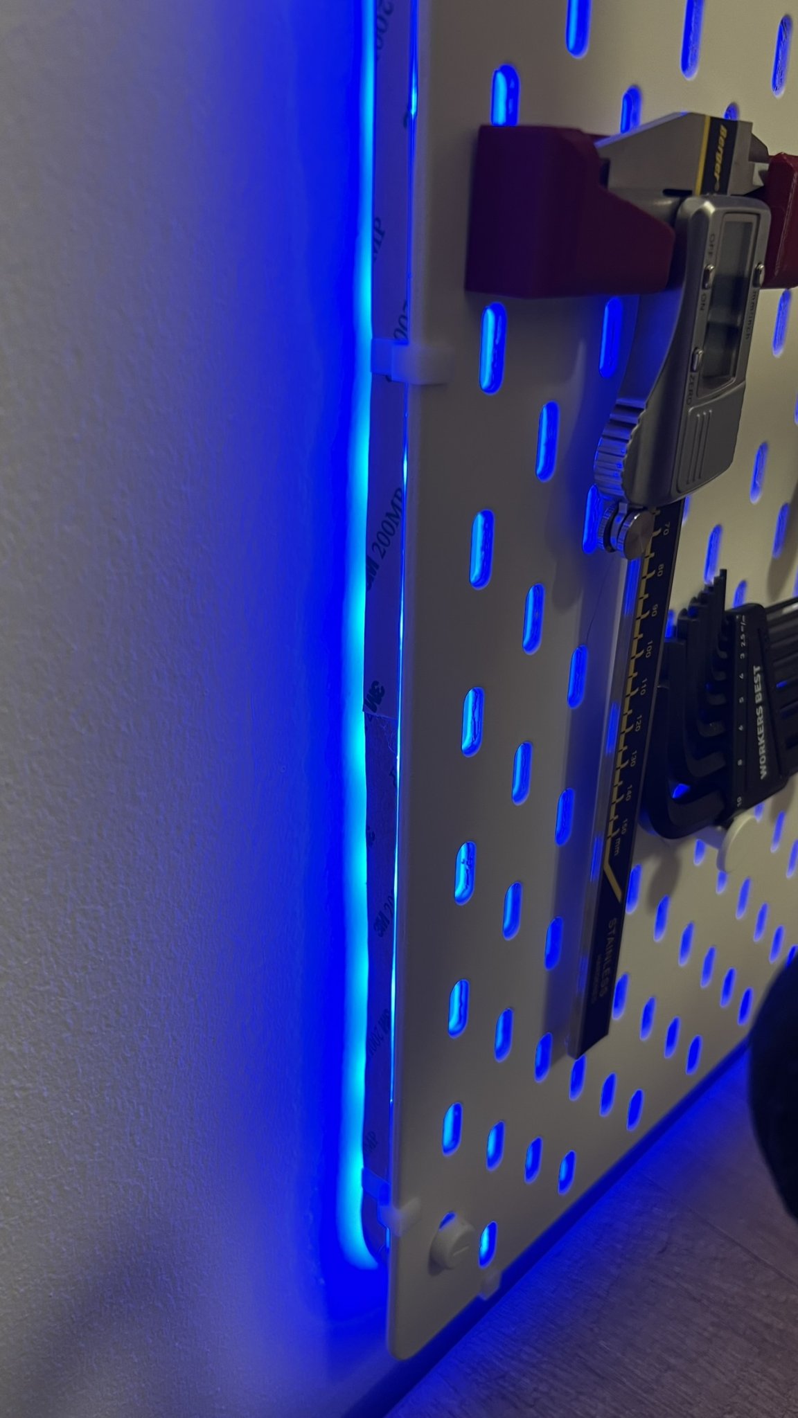 Giá đỡ đèn LED cho bảng IKEA Skadis