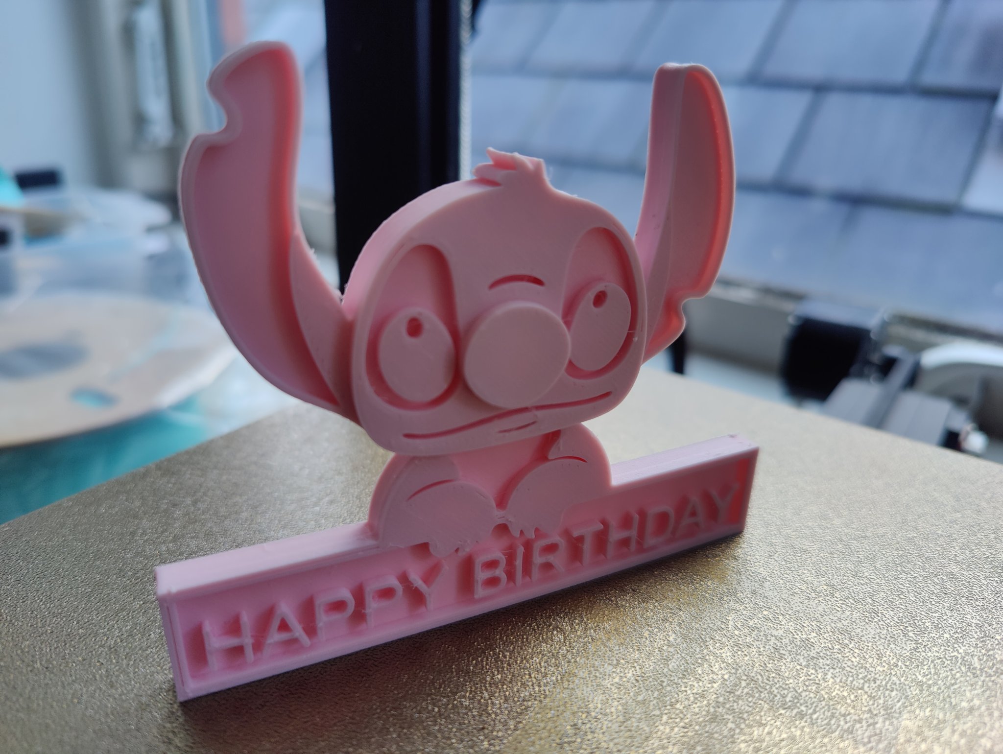 Mô hình Stitch chúc mừng sinh nhật đơn giản