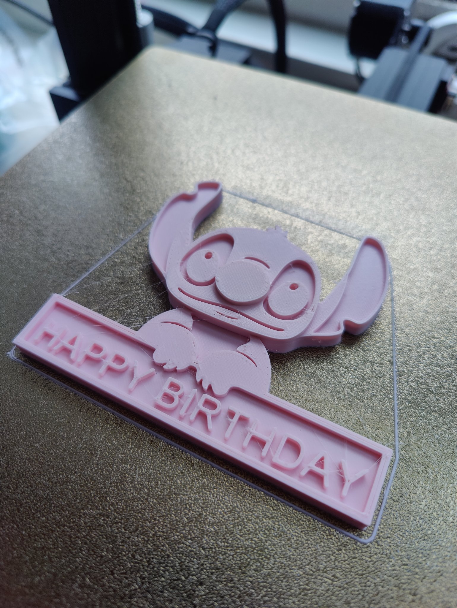 Mô hình Stitch chúc mừng sinh nhật đơn giản