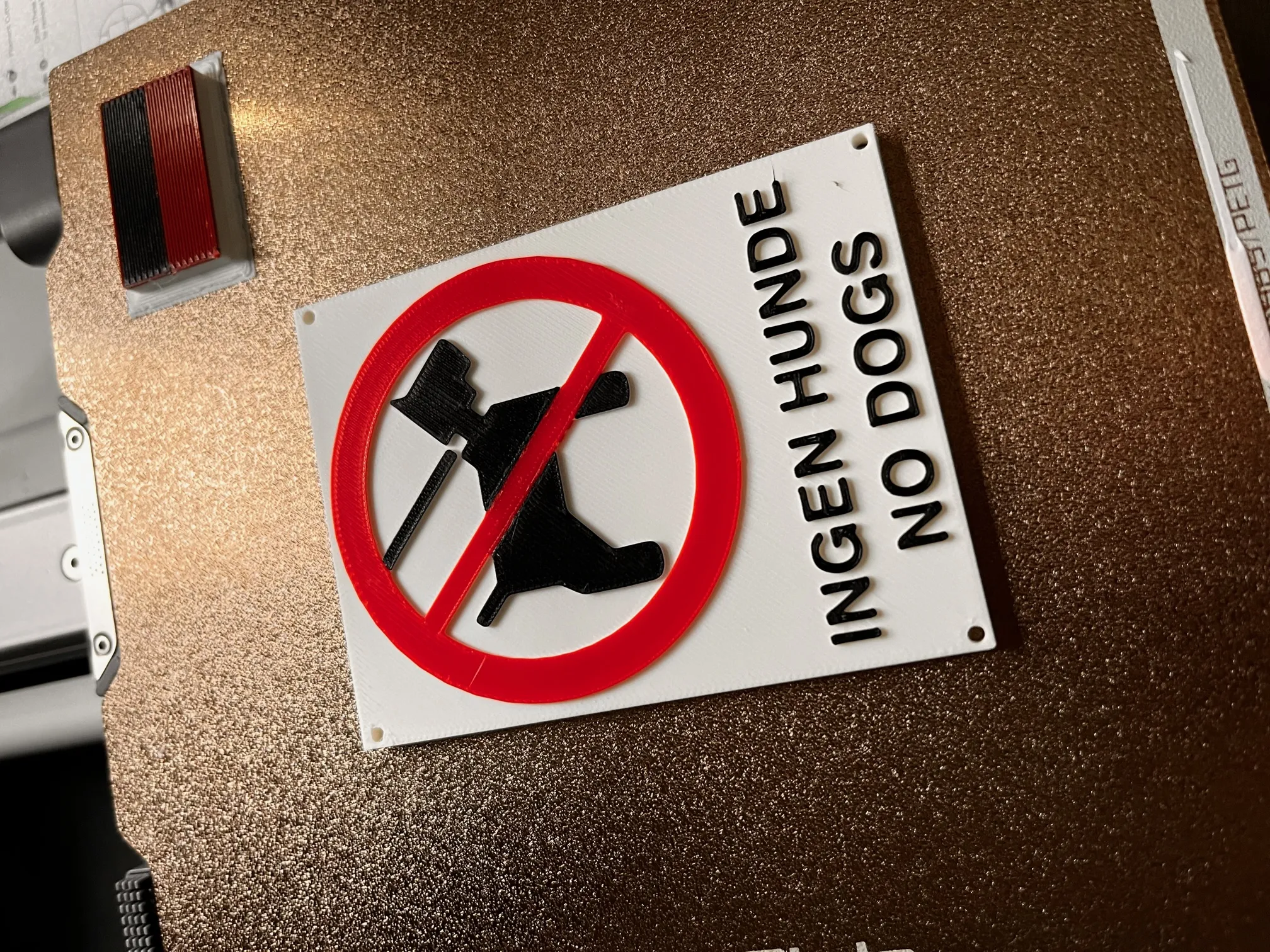 Biểu tượng cấm chó với thiết kế nghệ thuật