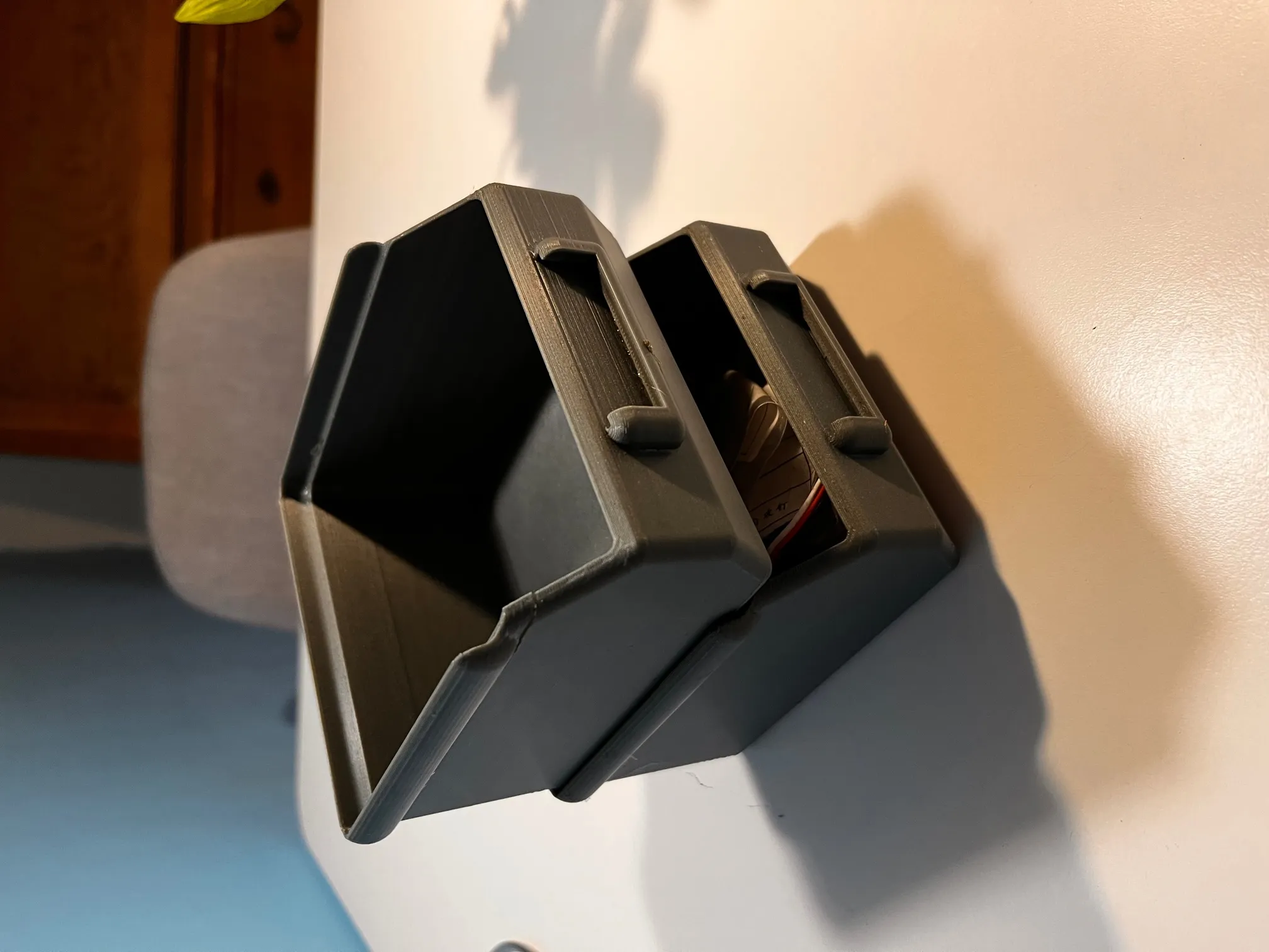 Hộp dụng cụ có không gian gắn thẻ tên