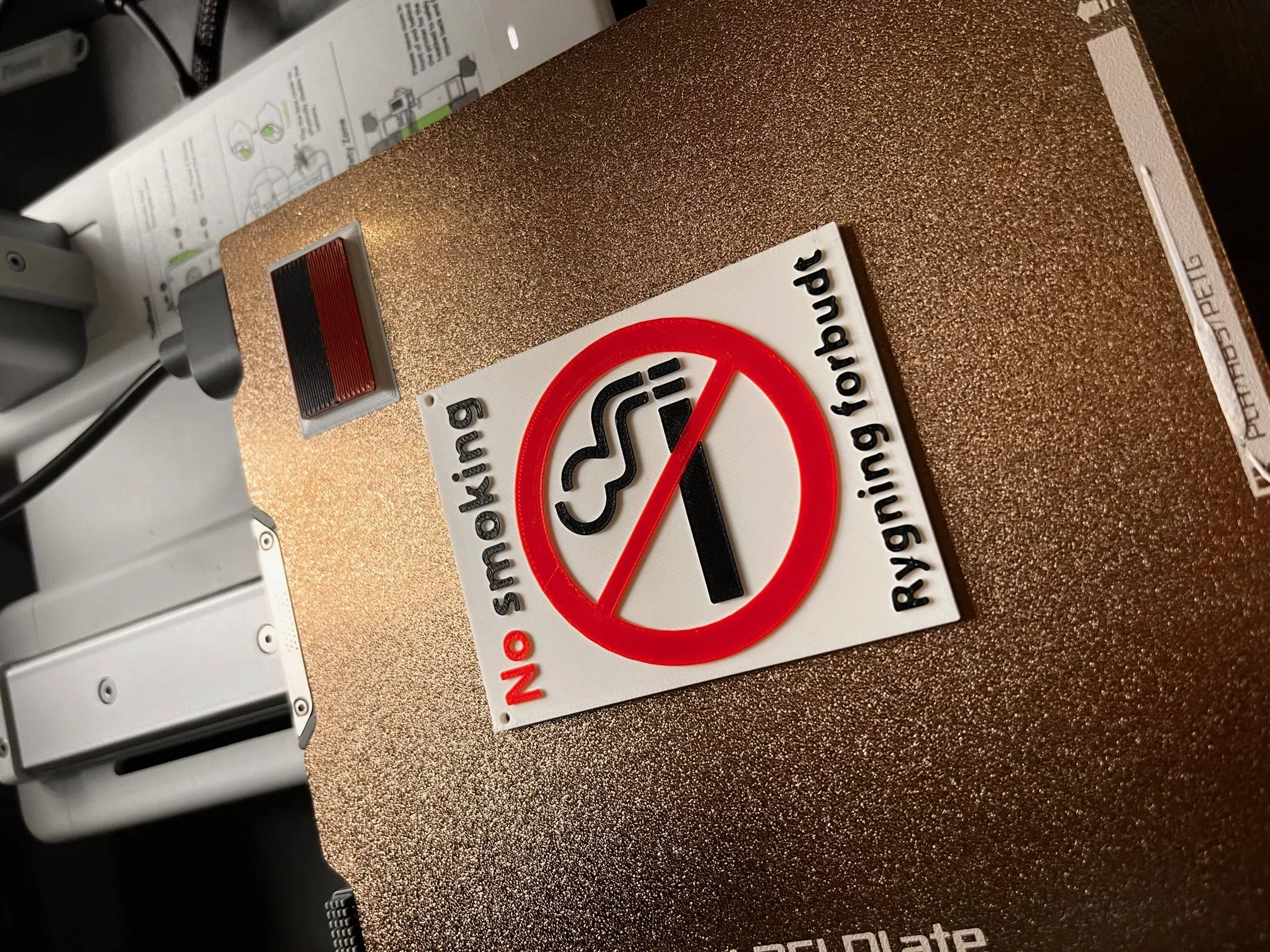 Biểu tượng cấm hút thuốc lá rõ ràng và dễ nhận biết